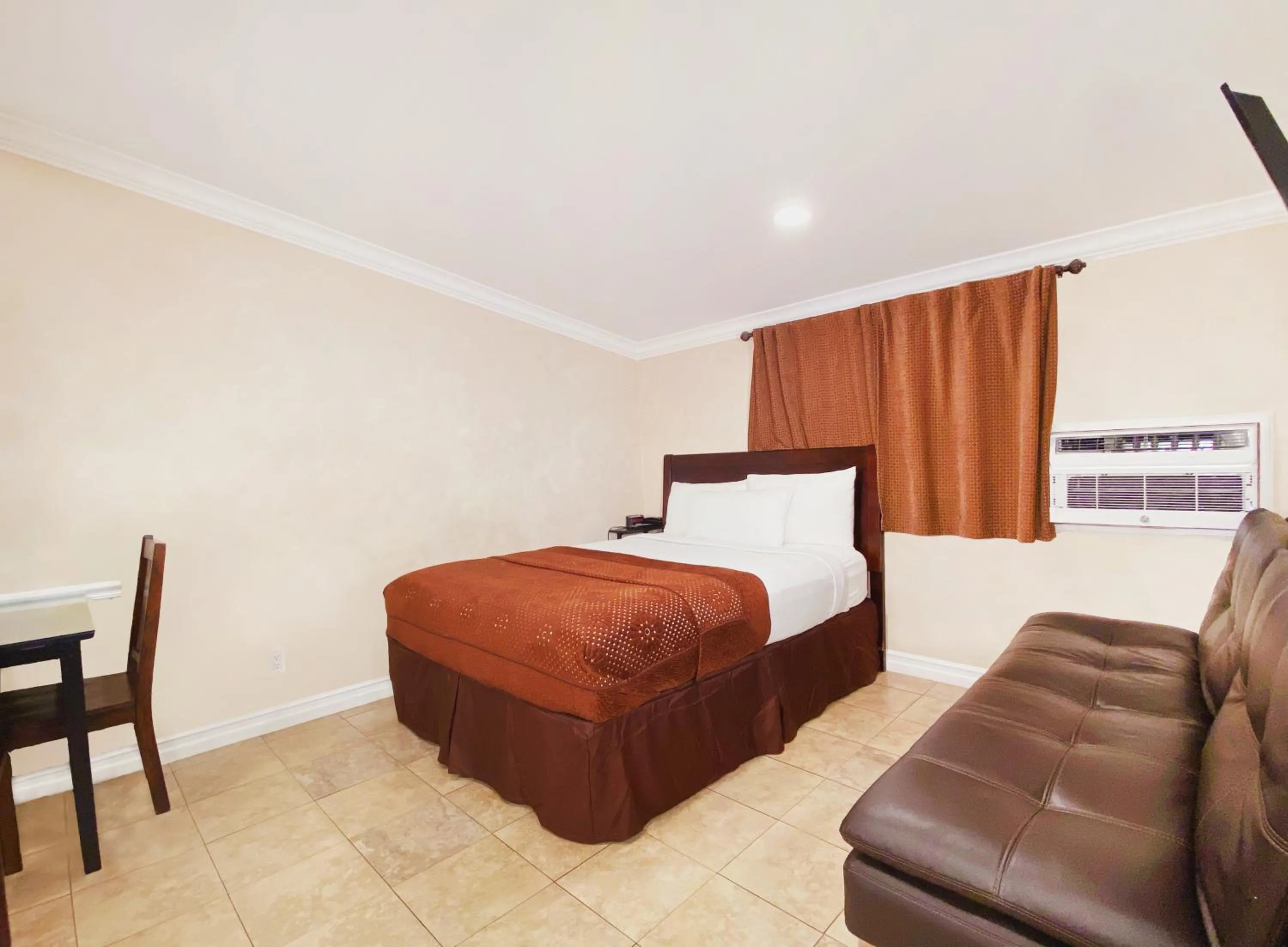 Bed in Nite Inn at Universal City - Walking Distance to Universal Studios Hollywood