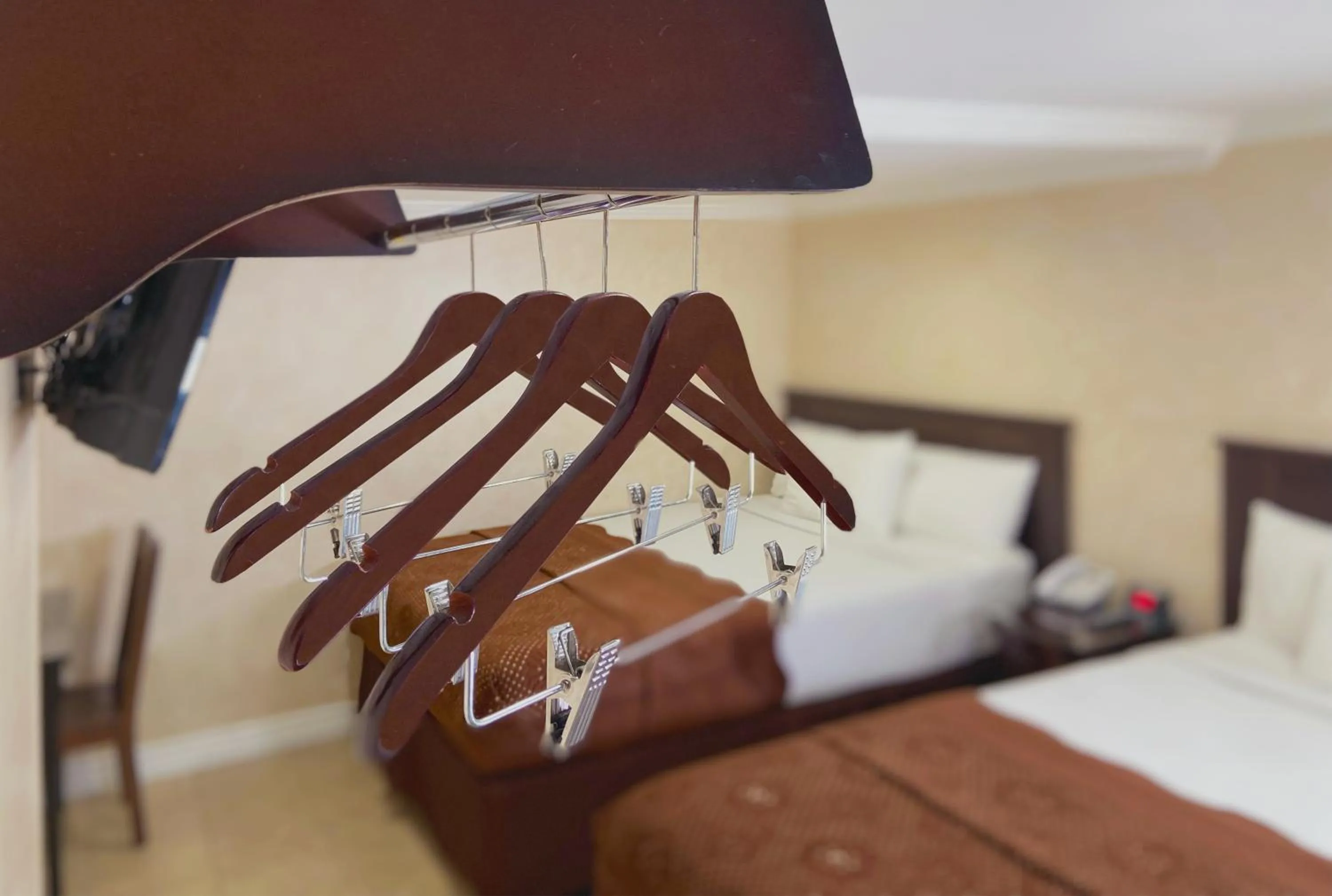 Bed in Nite Inn at Universal City - Walking Distance to Universal Studios Hollywood