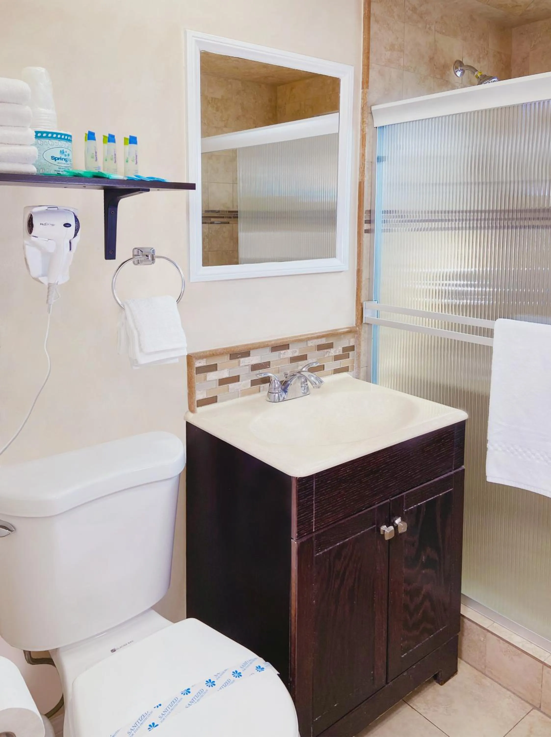 Toilet in Nite Inn at Universal City - Walking Distance to Universal Studios Hollywood