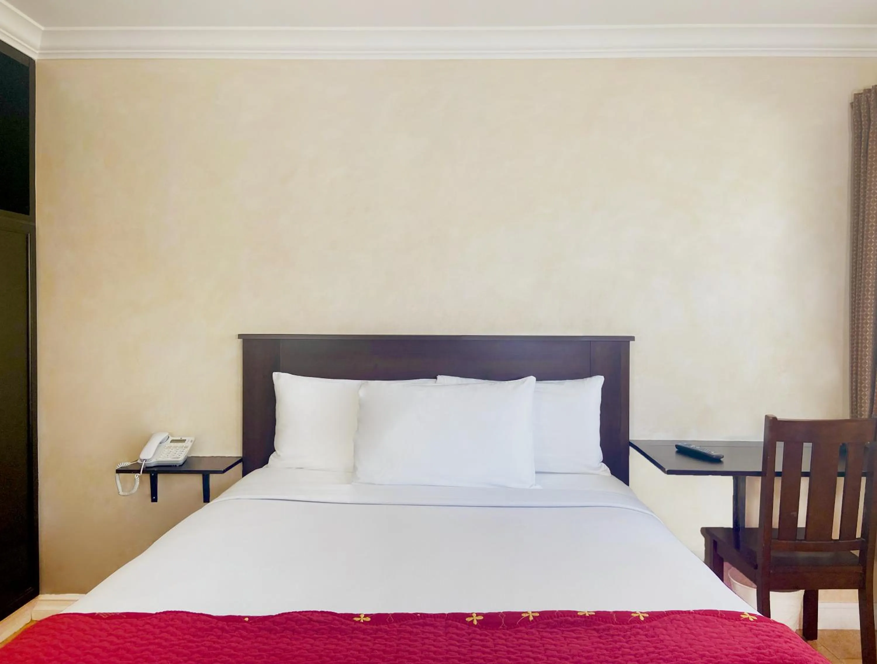 Bed in Nite Inn at Universal City - Walking Distance to Universal Studios Hollywood