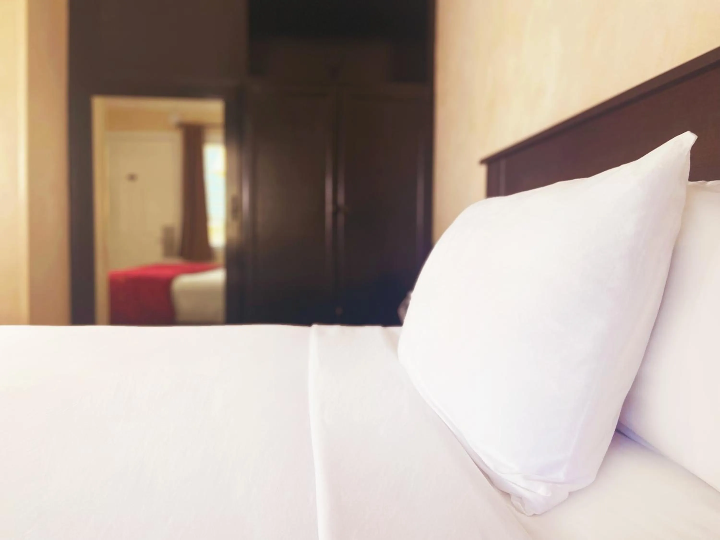 Bed in Nite Inn at Universal City - Walking Distance to Universal Studios Hollywood