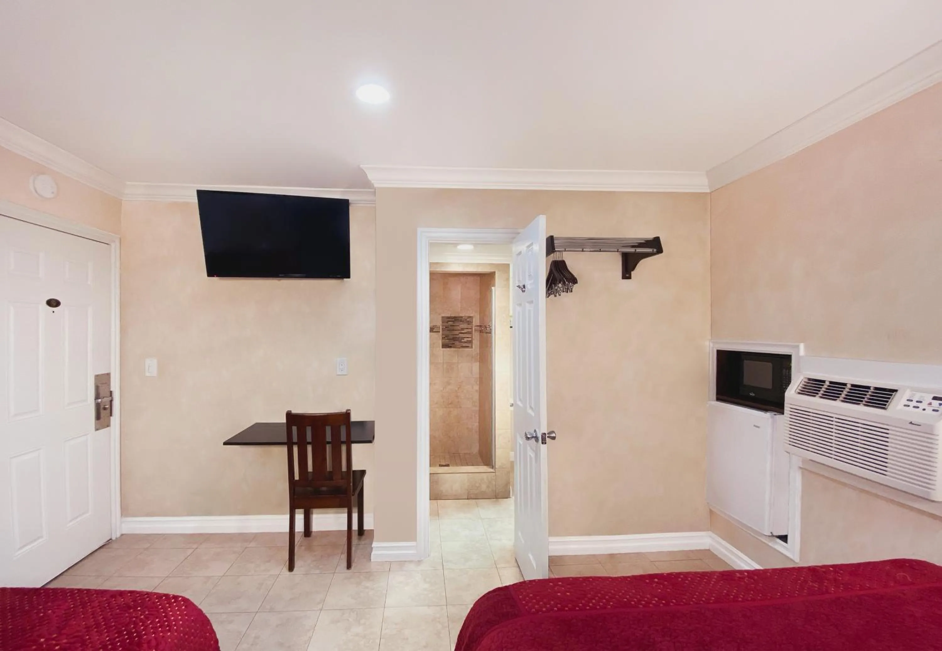 Bed in Nite Inn at Universal City - Walking Distance to Universal Studios Hollywood