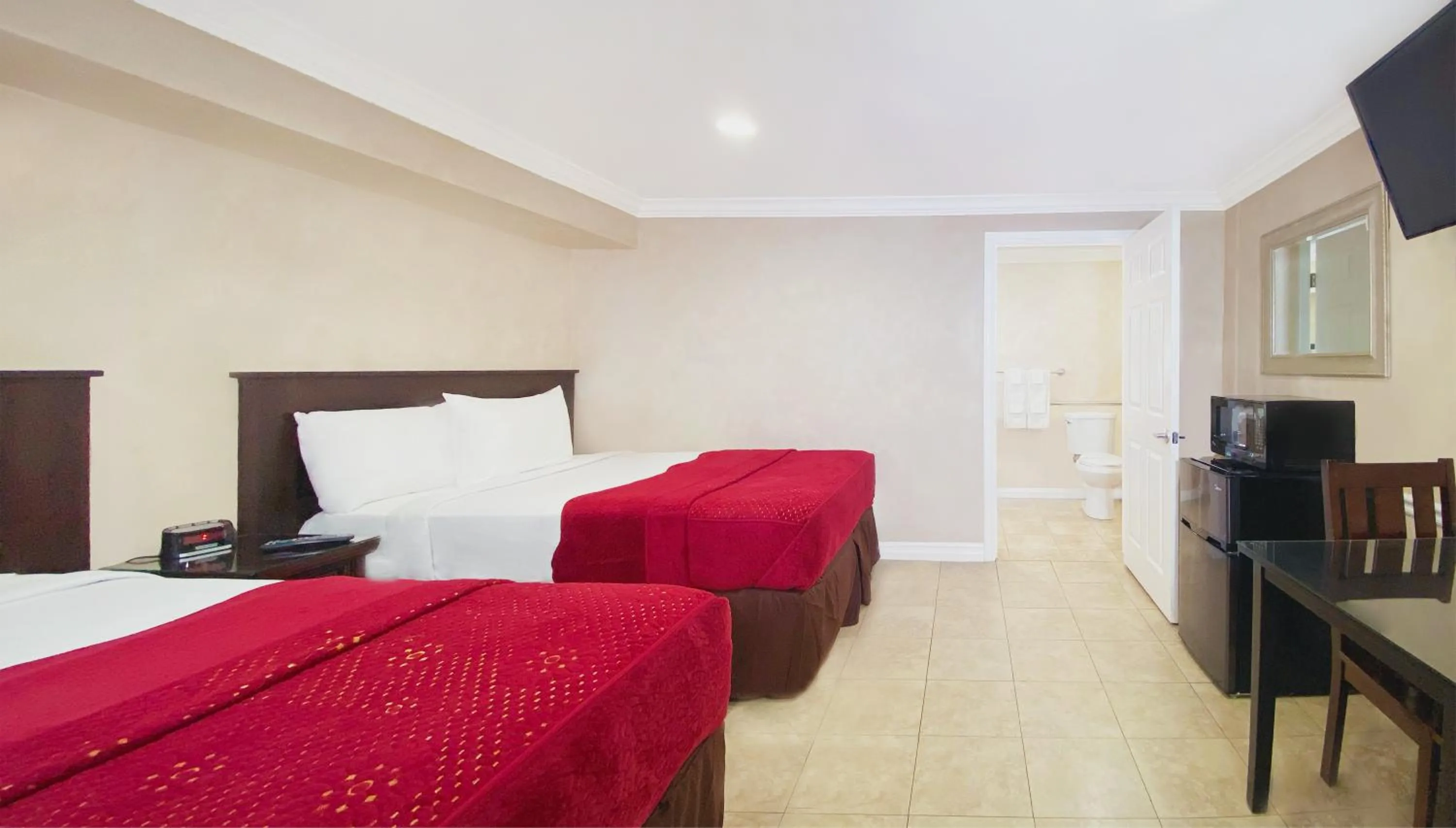 Bed in Nite Inn at Universal City - Walking Distance to Universal Studios Hollywood