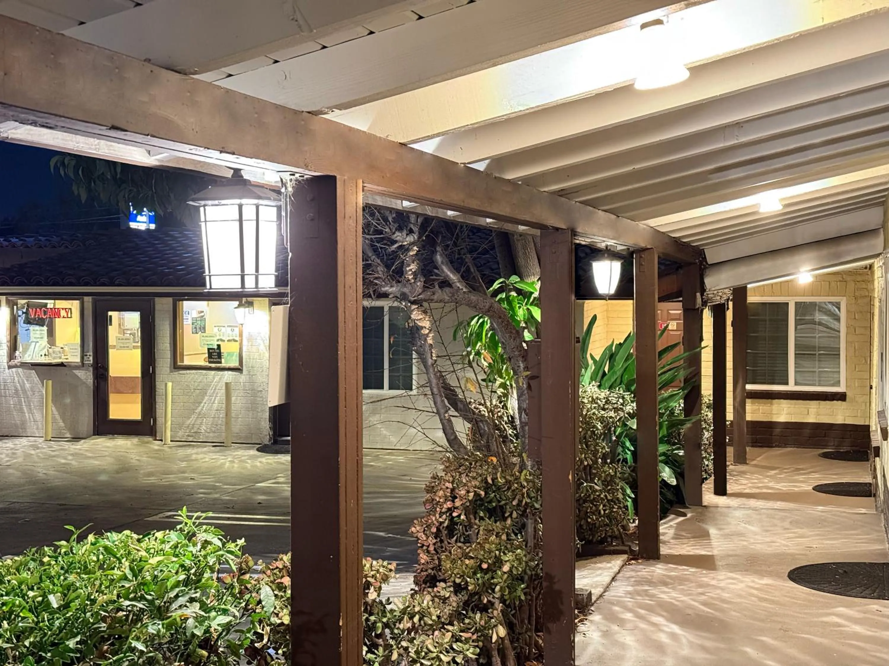 Property building in El Patio Inn - Near Universal Studios Hollywood