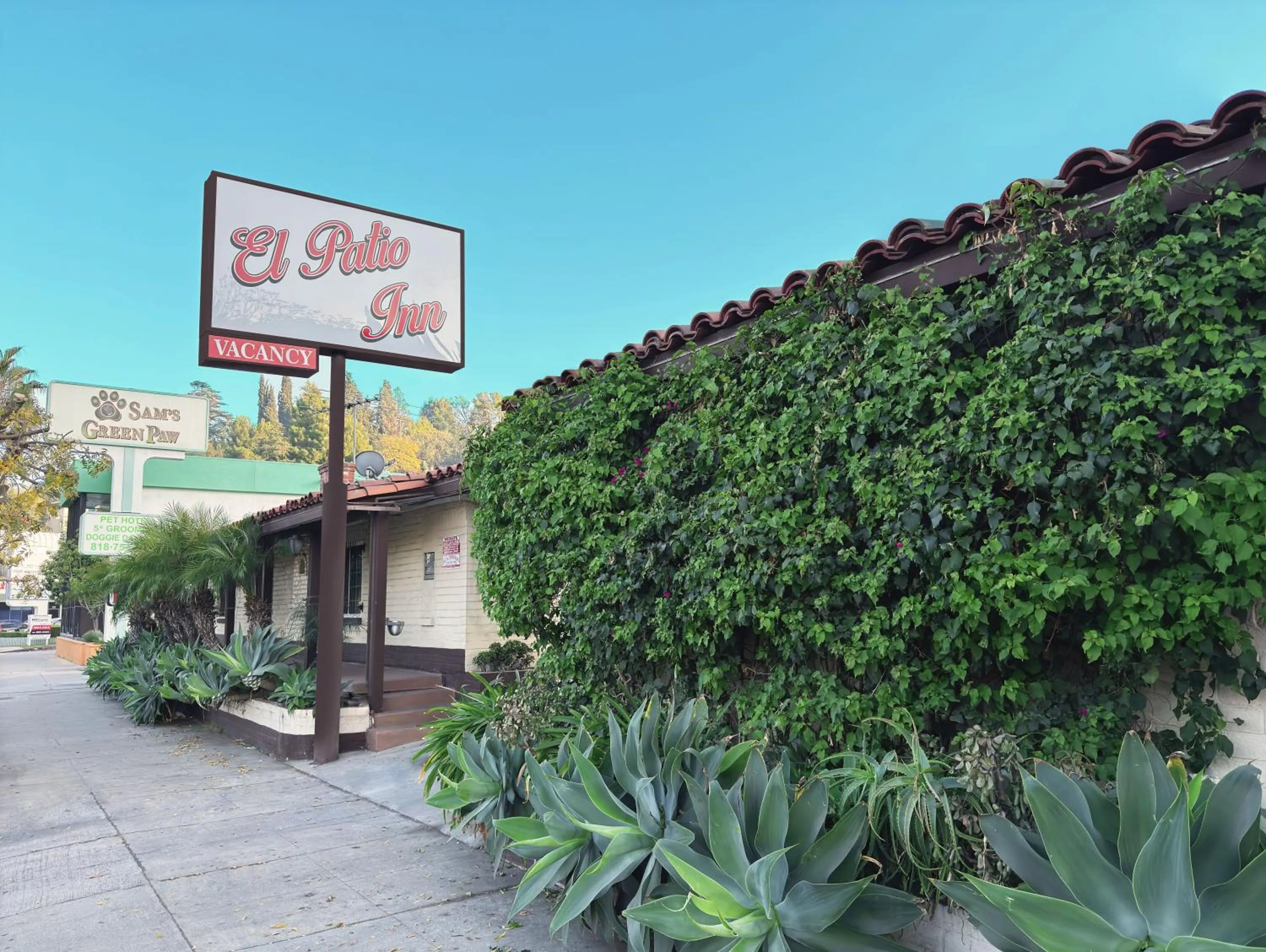 Property building in El Patio Inn - Near Universal Studios Hollywood