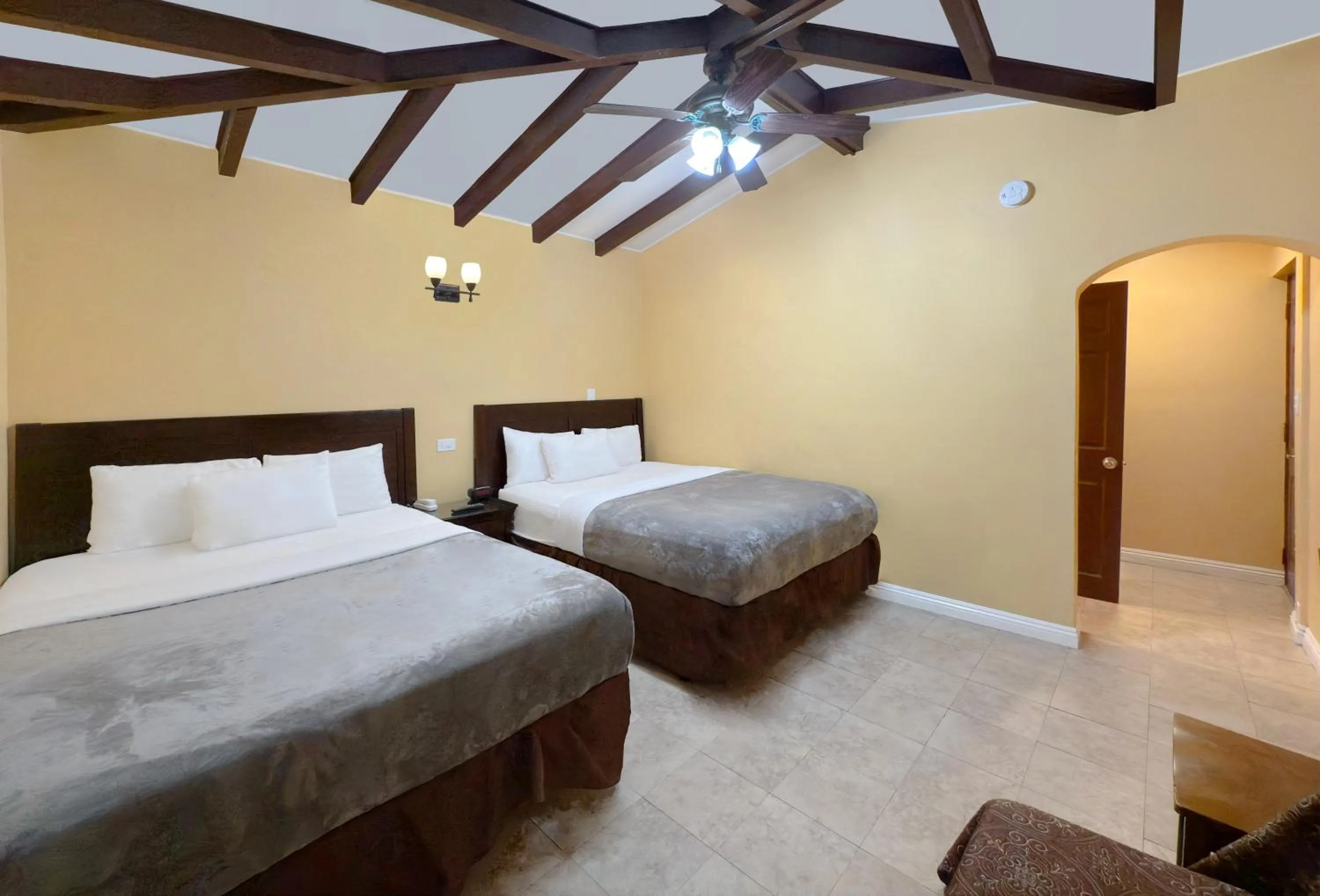 Bed in El Patio Inn - Near Universal Studios Hollywood