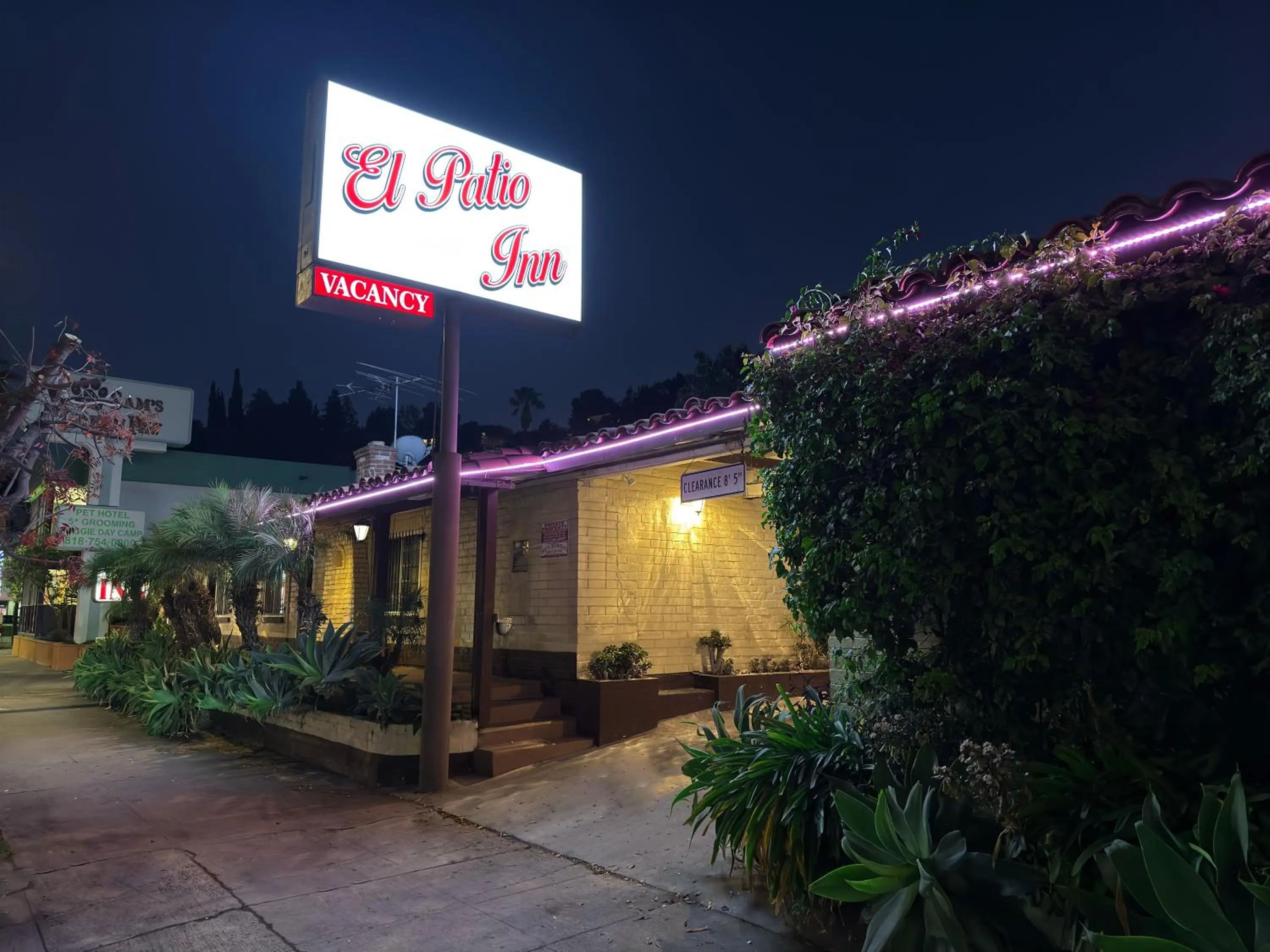 Property building in El Patio Inn - Near Universal Studios Hollywood