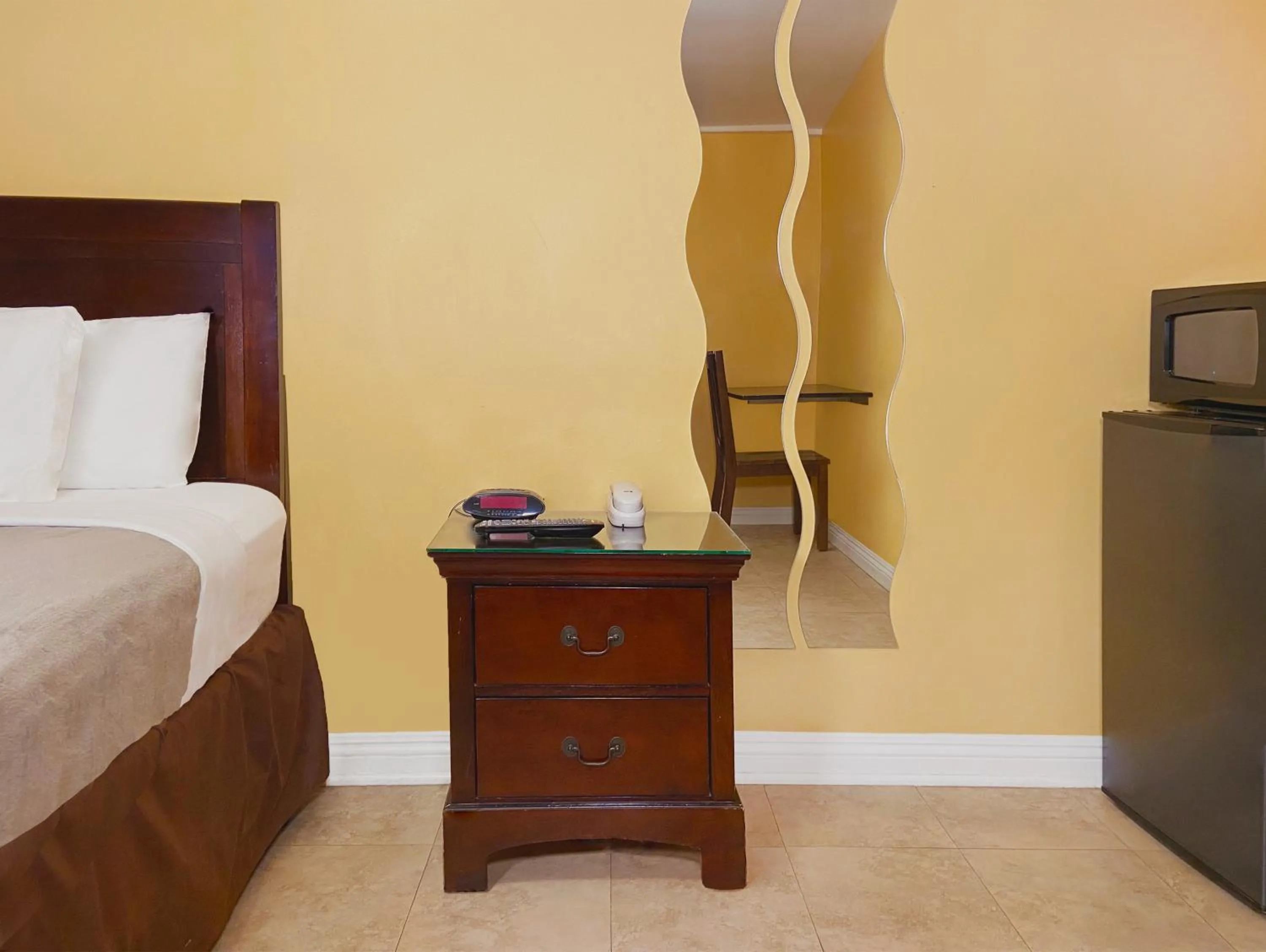 Bedroom, Bed in El Patio Inn - Near Universal Studios Hollywood