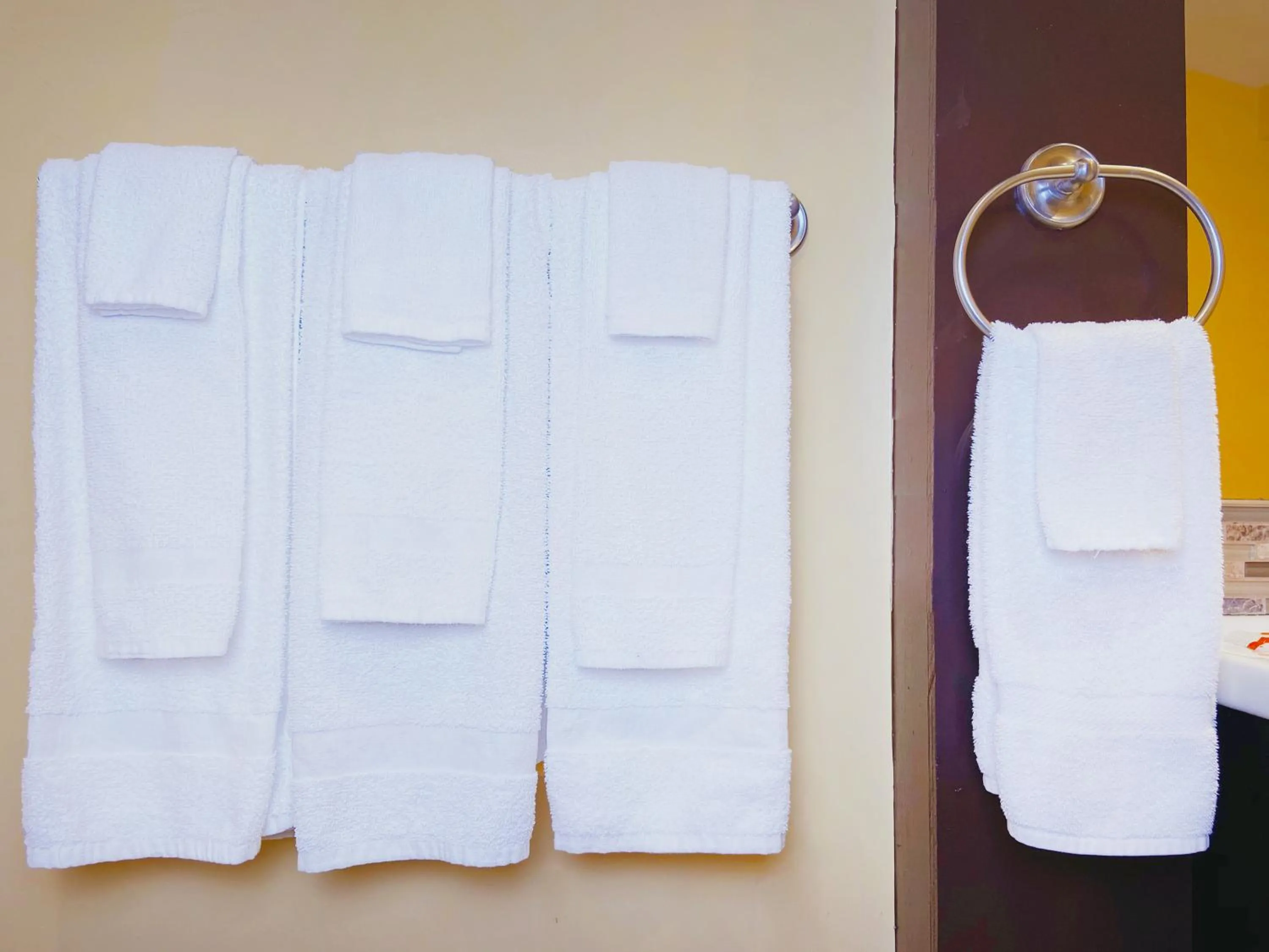 towels in El Patio Inn - Near Universal Studios Hollywood