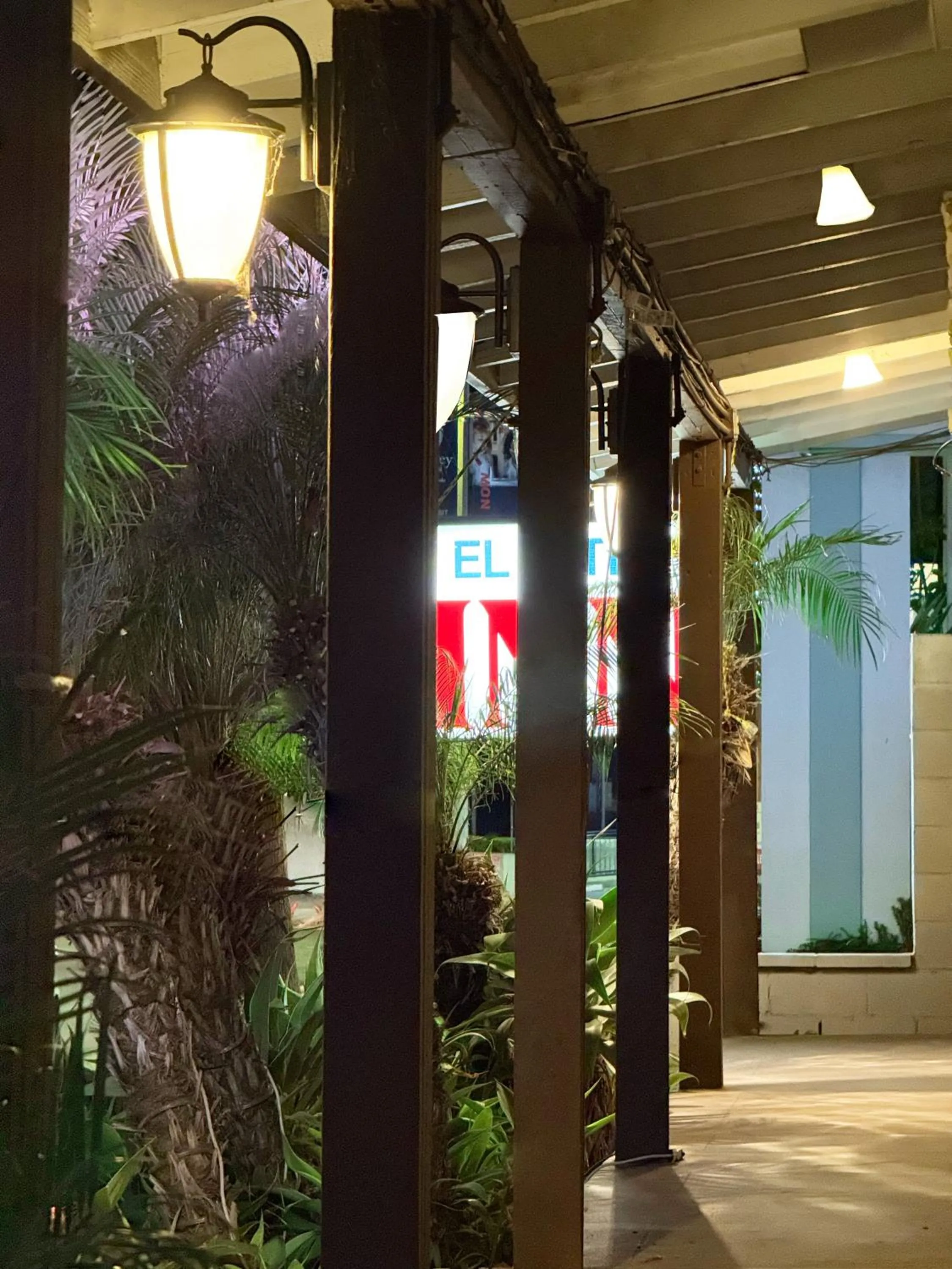 Property building in El Patio Inn - Near Universal Studios Hollywood