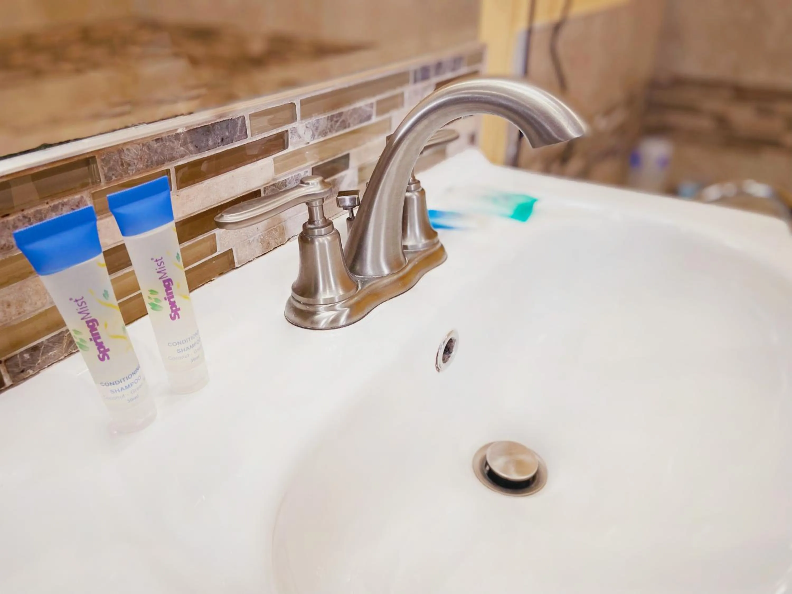 Bathroom in El Patio Inn - Near Universal Studios Hollywood