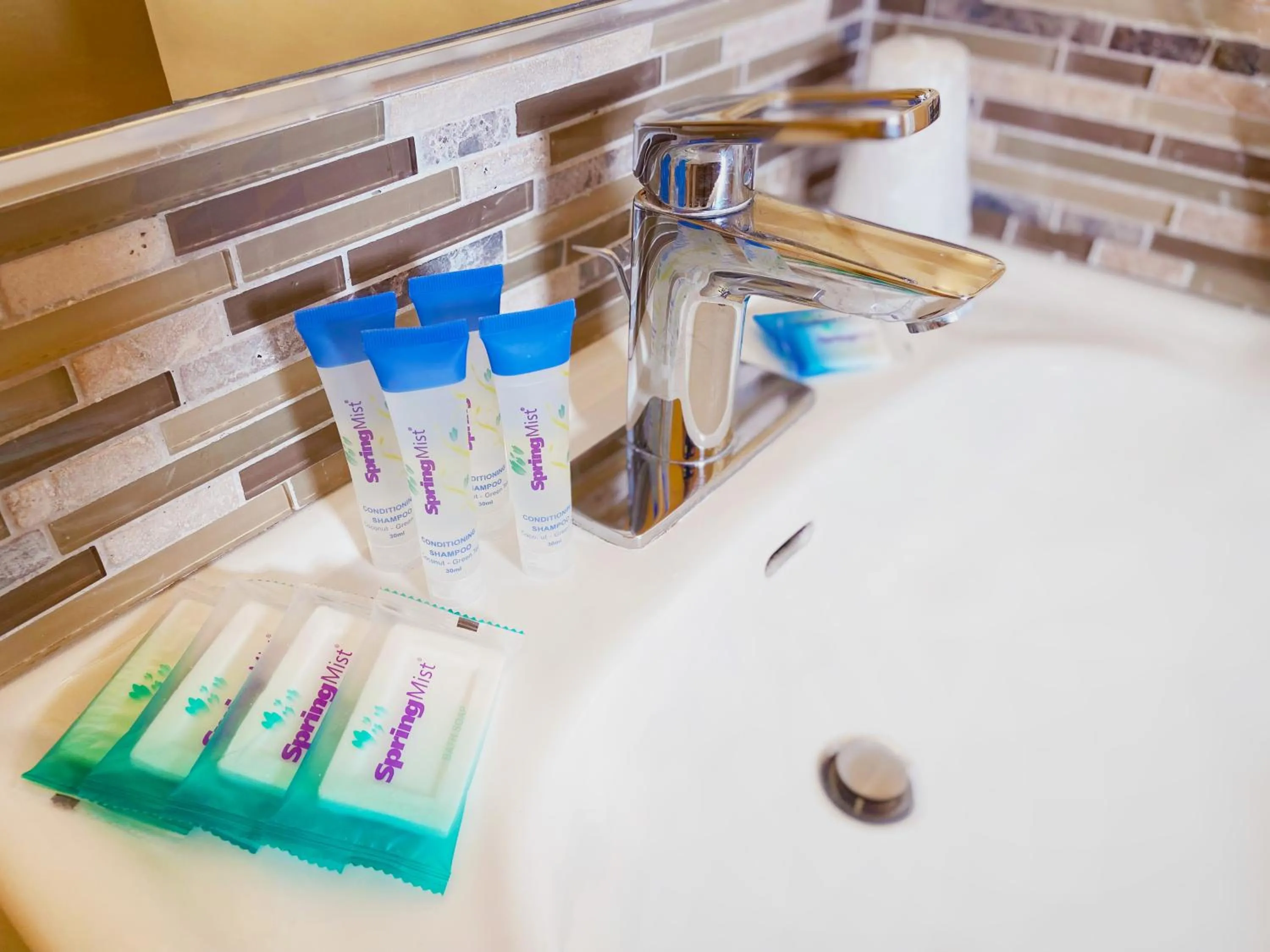 Bathroom in El Patio Inn - Near Universal Studios Hollywood