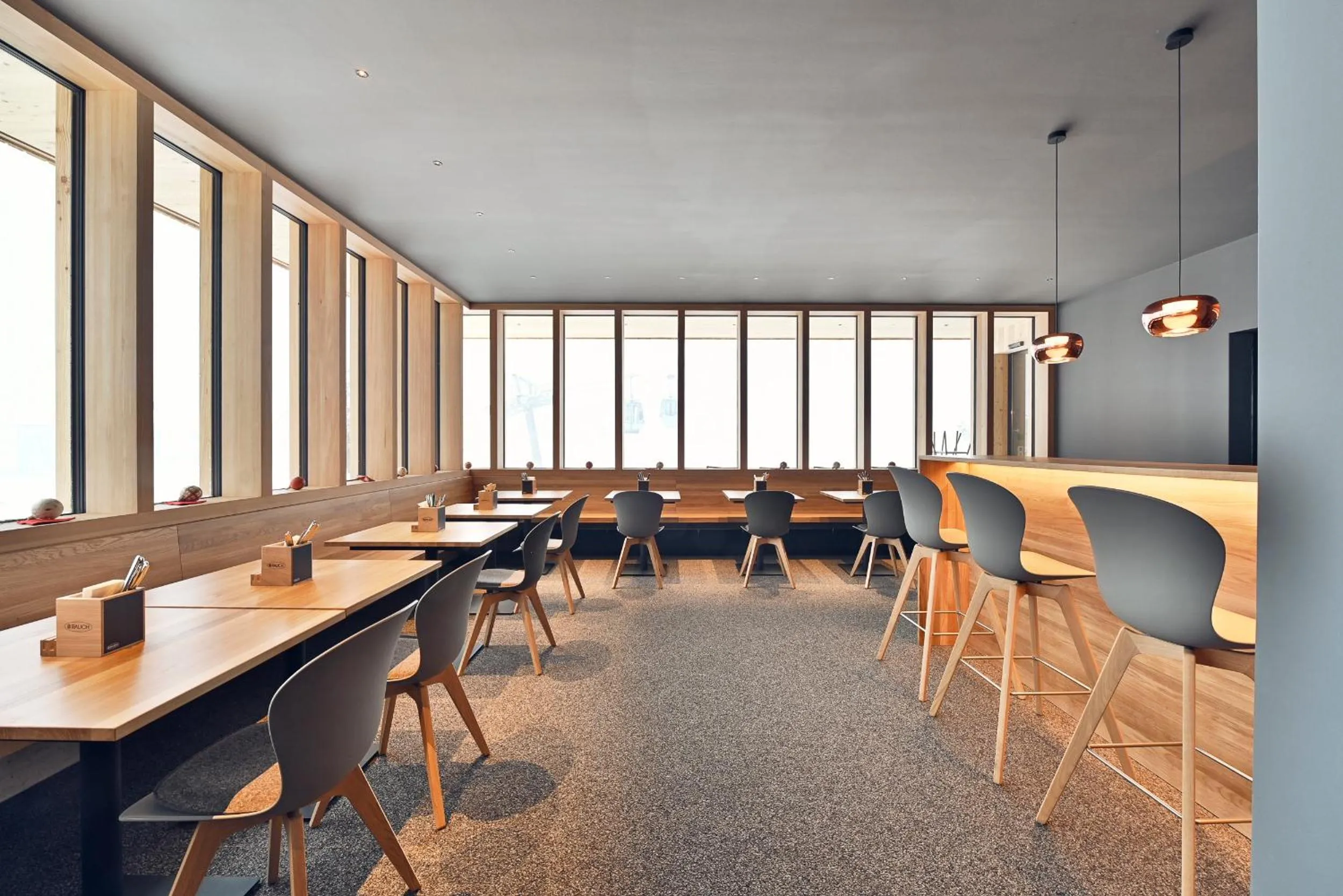 Restaurant/places to eat in Warth52-W52 Apartments