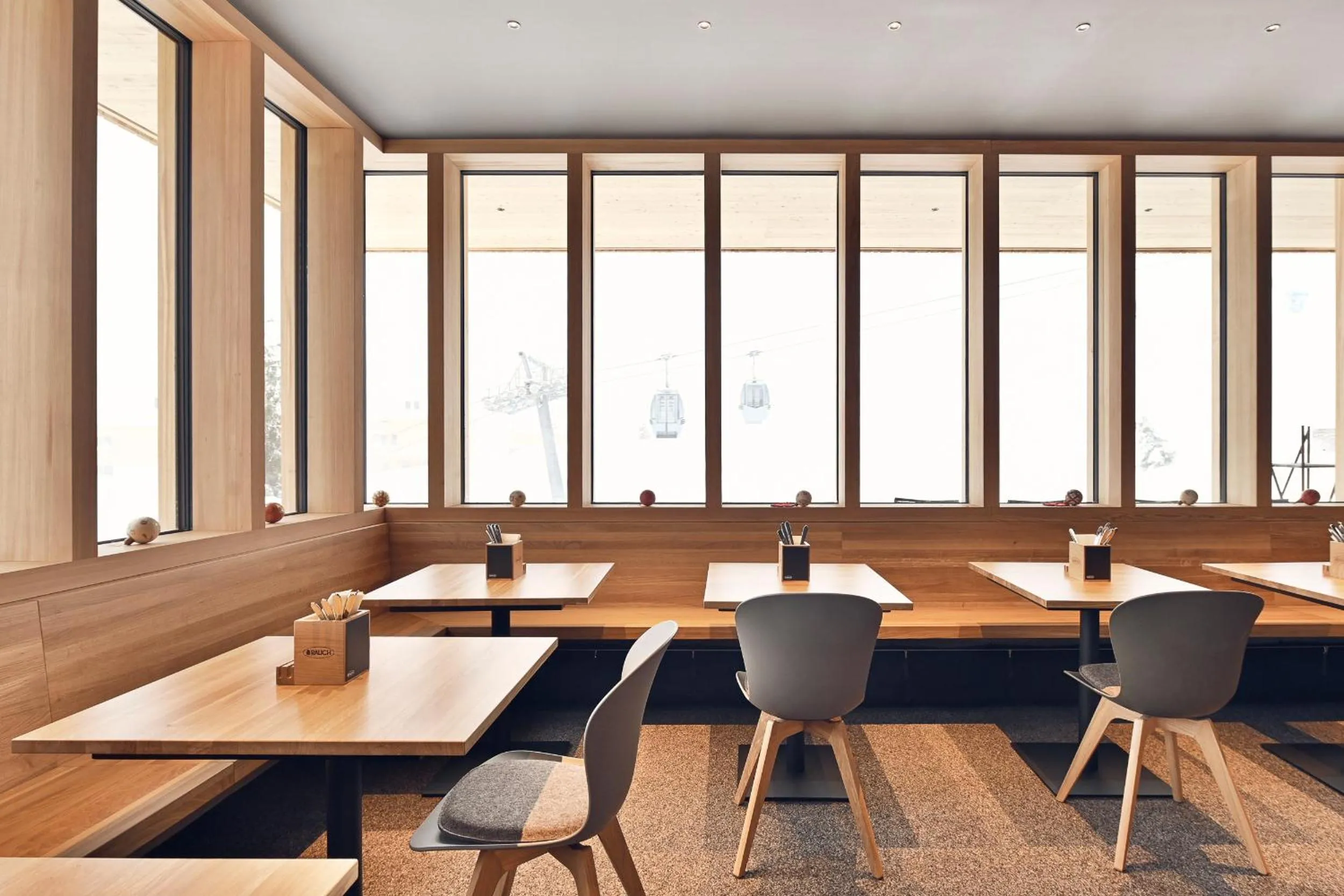 Restaurant/places to eat in Warth52-W52 Apartments