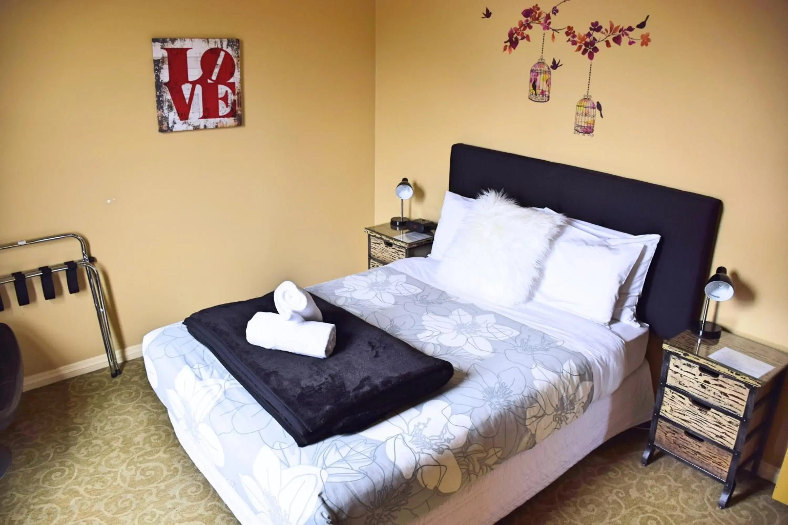 Double Room with Private Bathroom in The Prince Albert Backpackers & Bar Double Room with Private Bathroom in The Prince Albert Backpackers & Bar