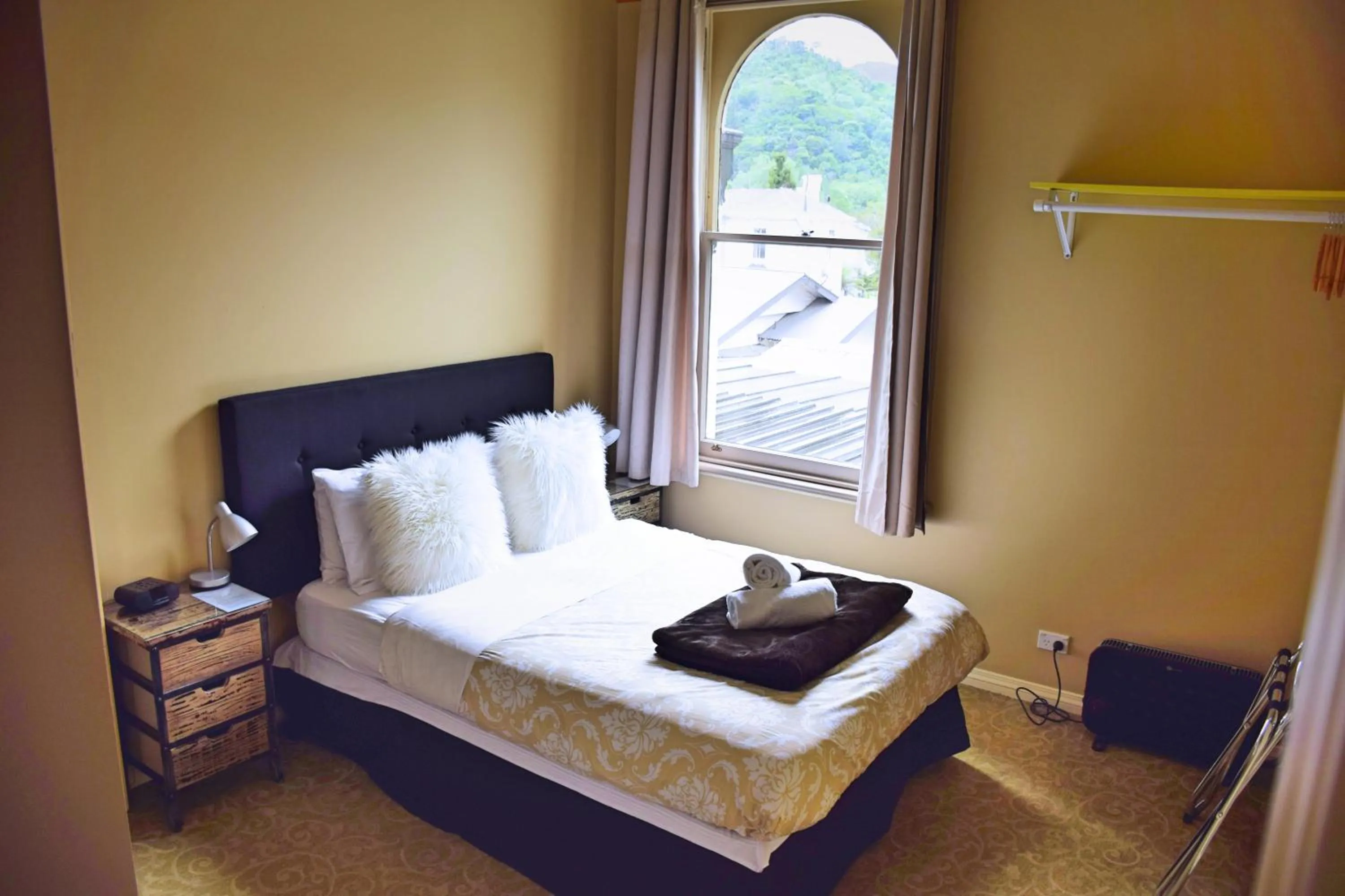 Bed in The Prince Albert Backpackers & Bar