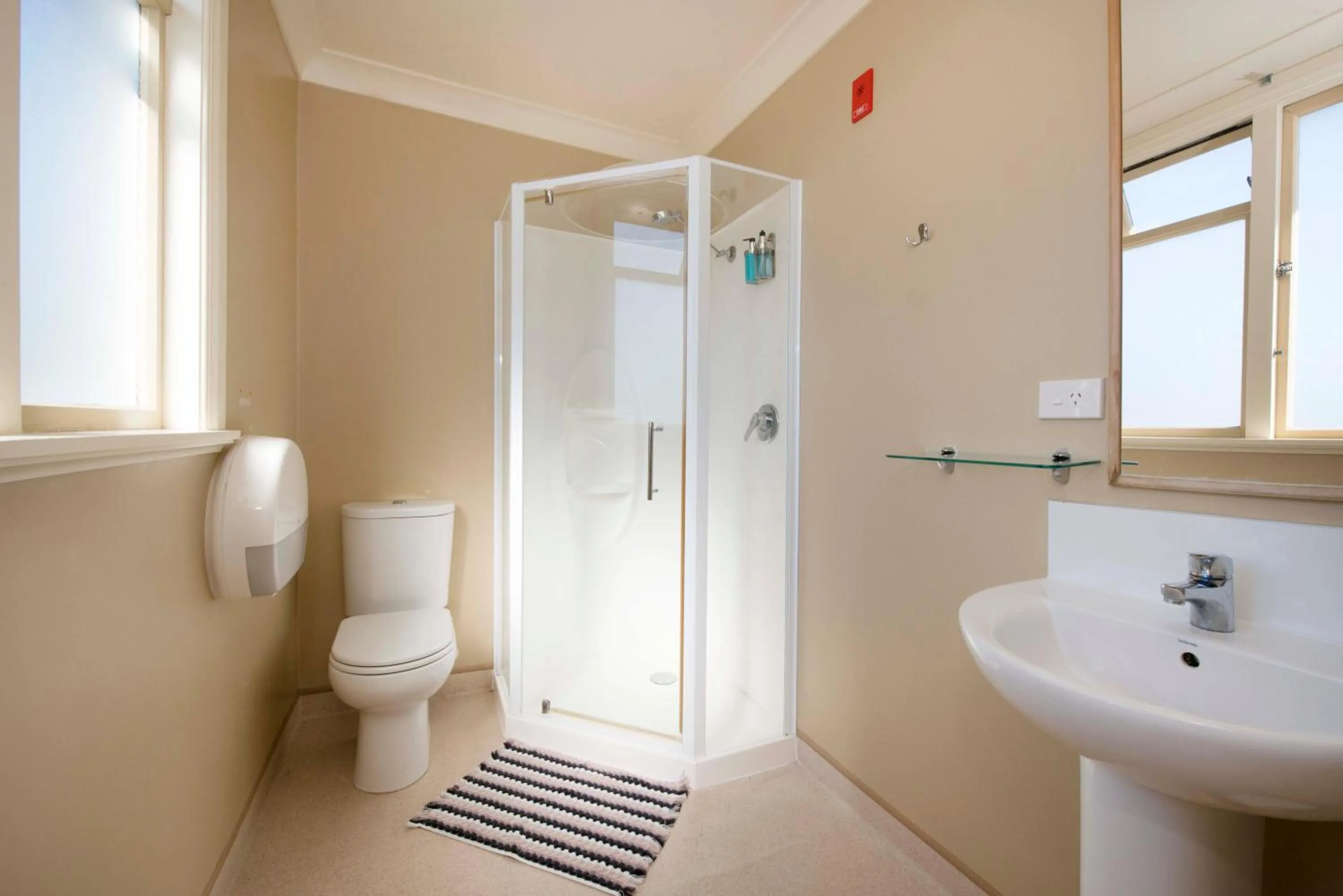 The Prince Albert Backpackers & Bar