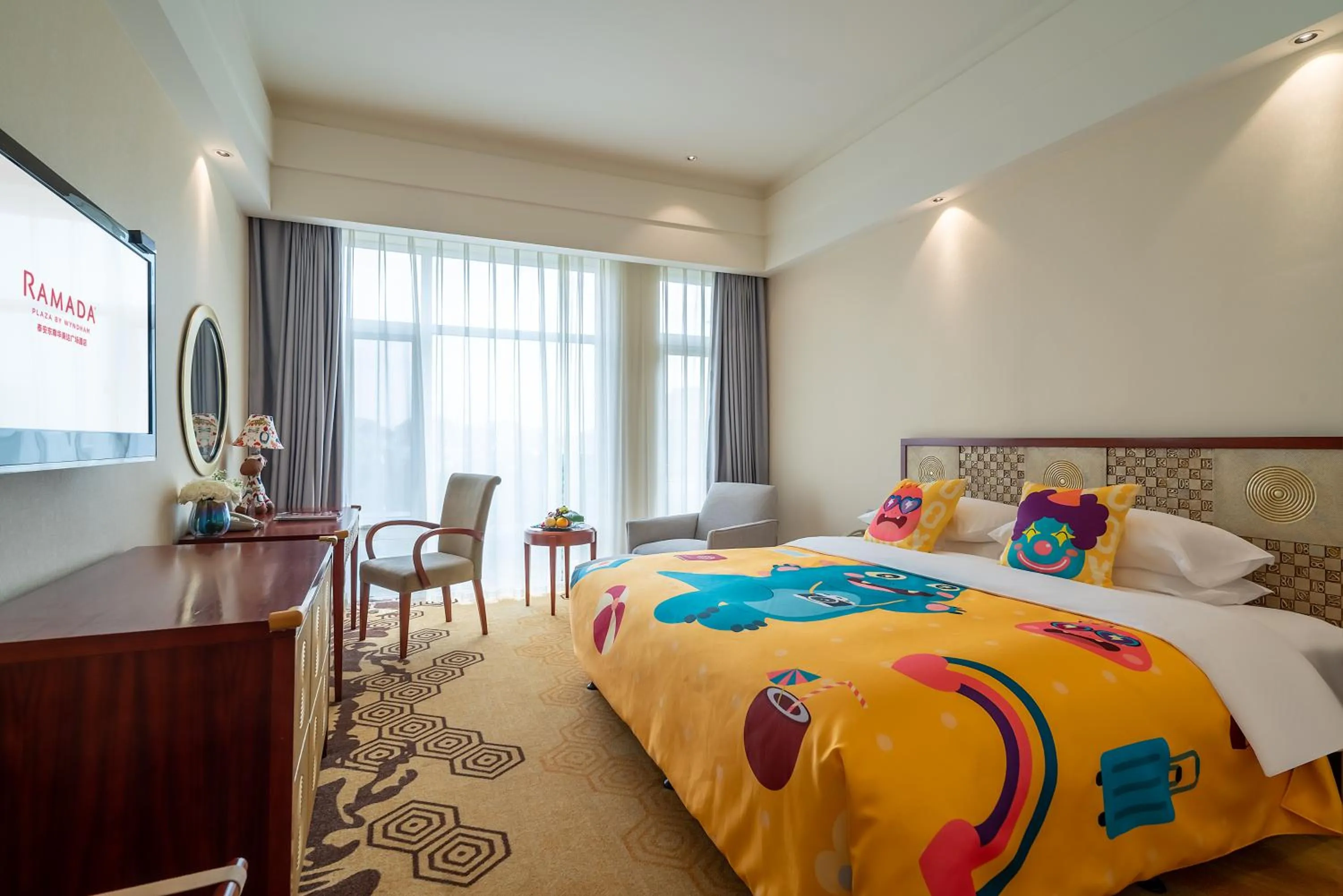 Photo of the whole room, Bed in Ramada Plaza By Wyndham Taian