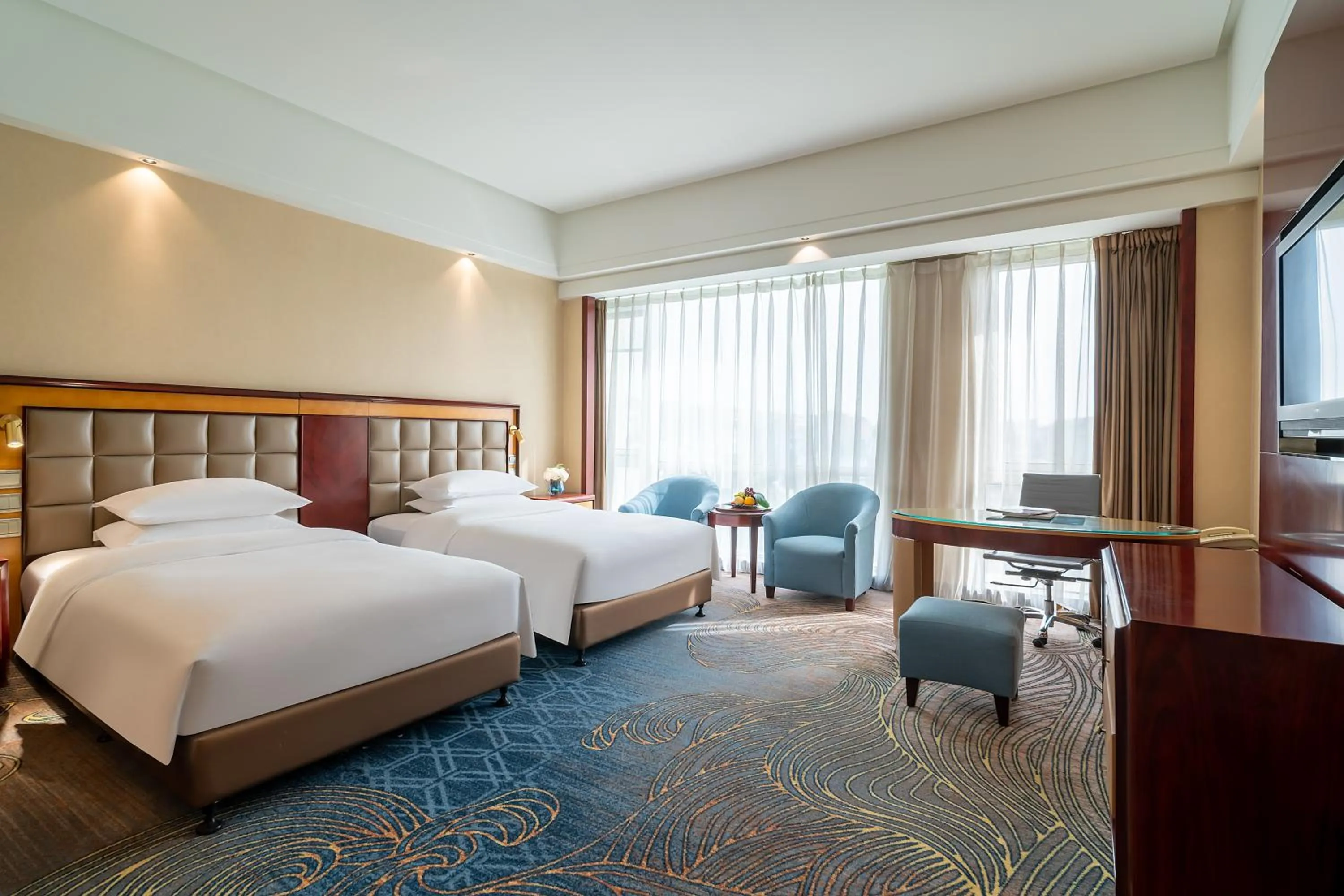 Photo of the whole room, Bed in Ramada Plaza By Wyndham Taian