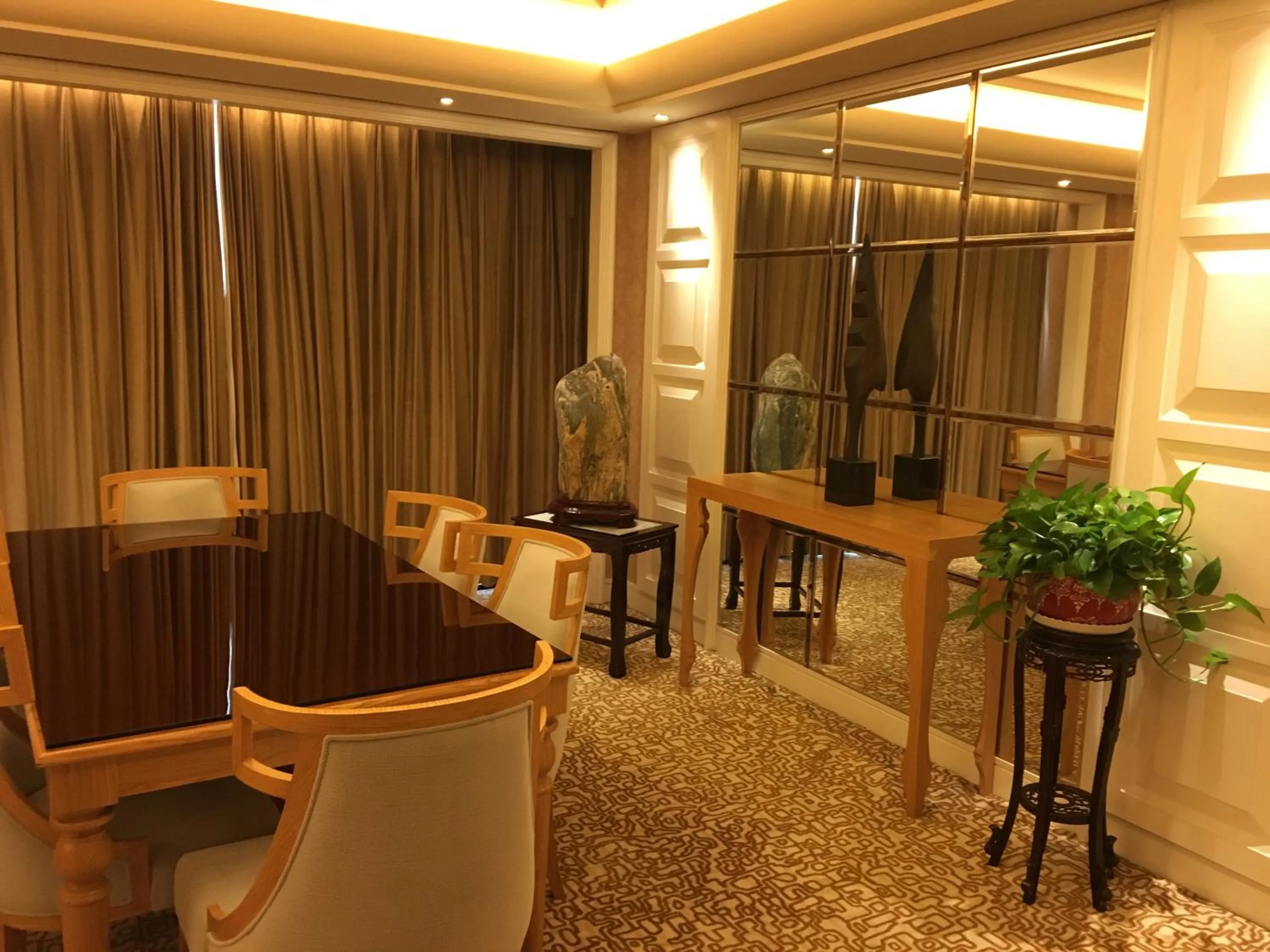 Living room in Ramada Plaza By Wyndham Taian