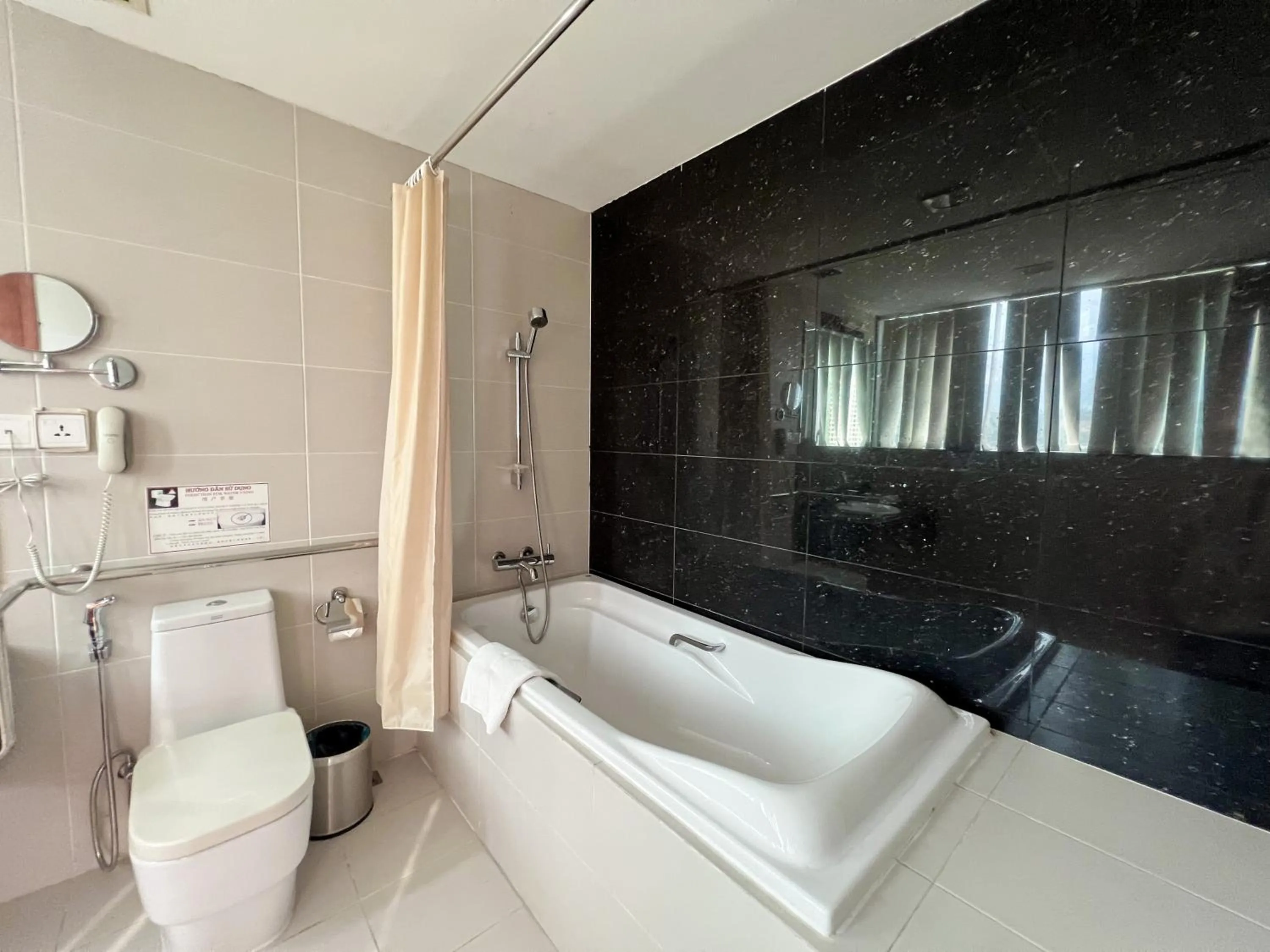 Toilet in Sapaly Lao Cai City Hotel