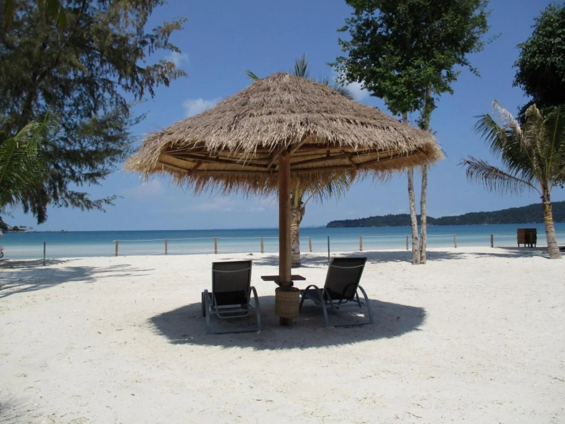 Beach in Saracen Bay Resort