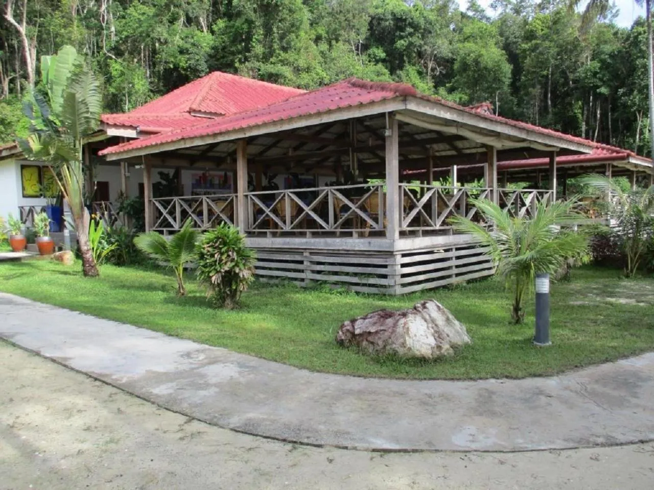 Restaurant/places to eat in Saracen Bay Resort