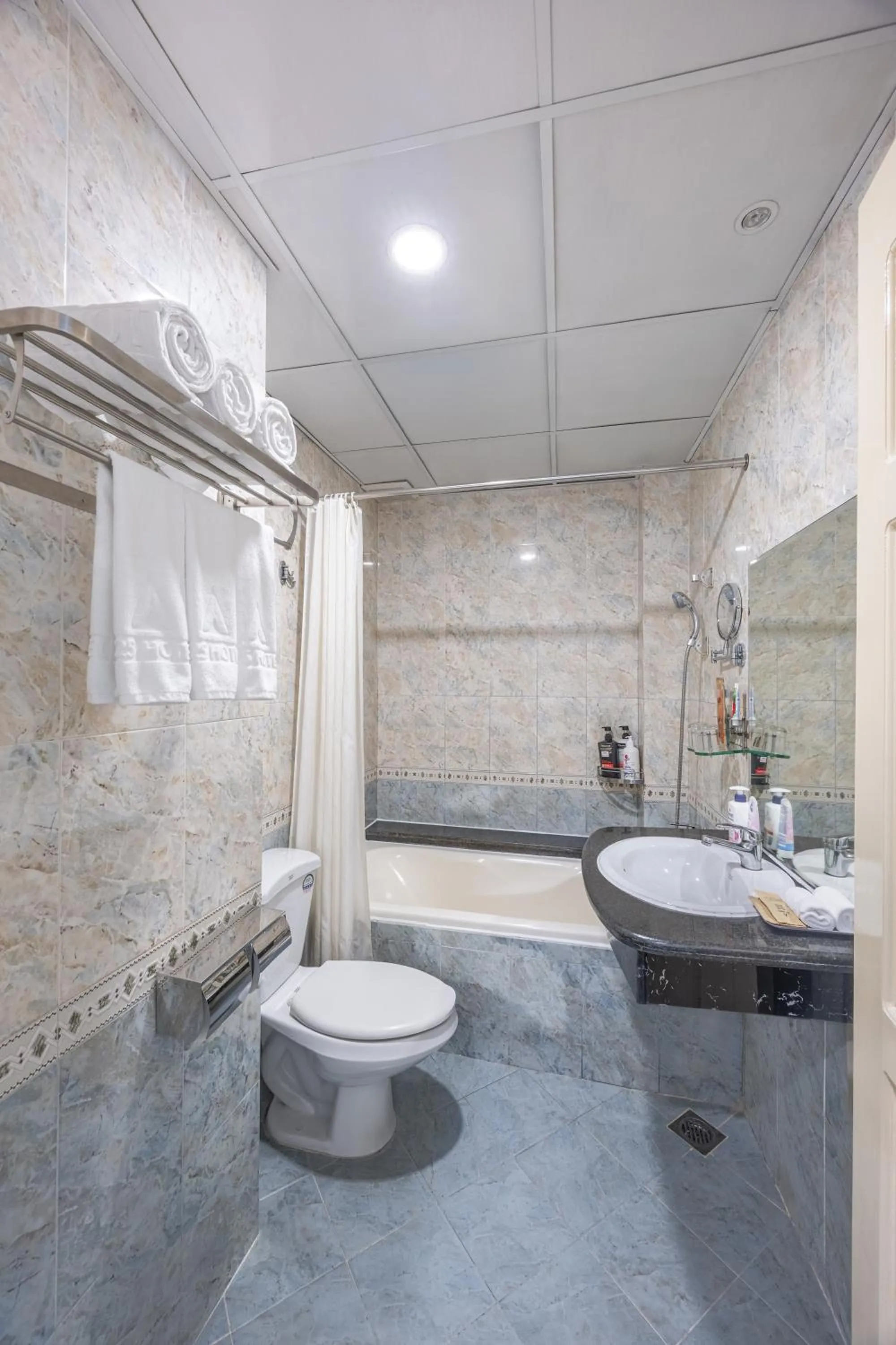 Shower in A25 Hotel - 22 Nguyễn Cư Trinh