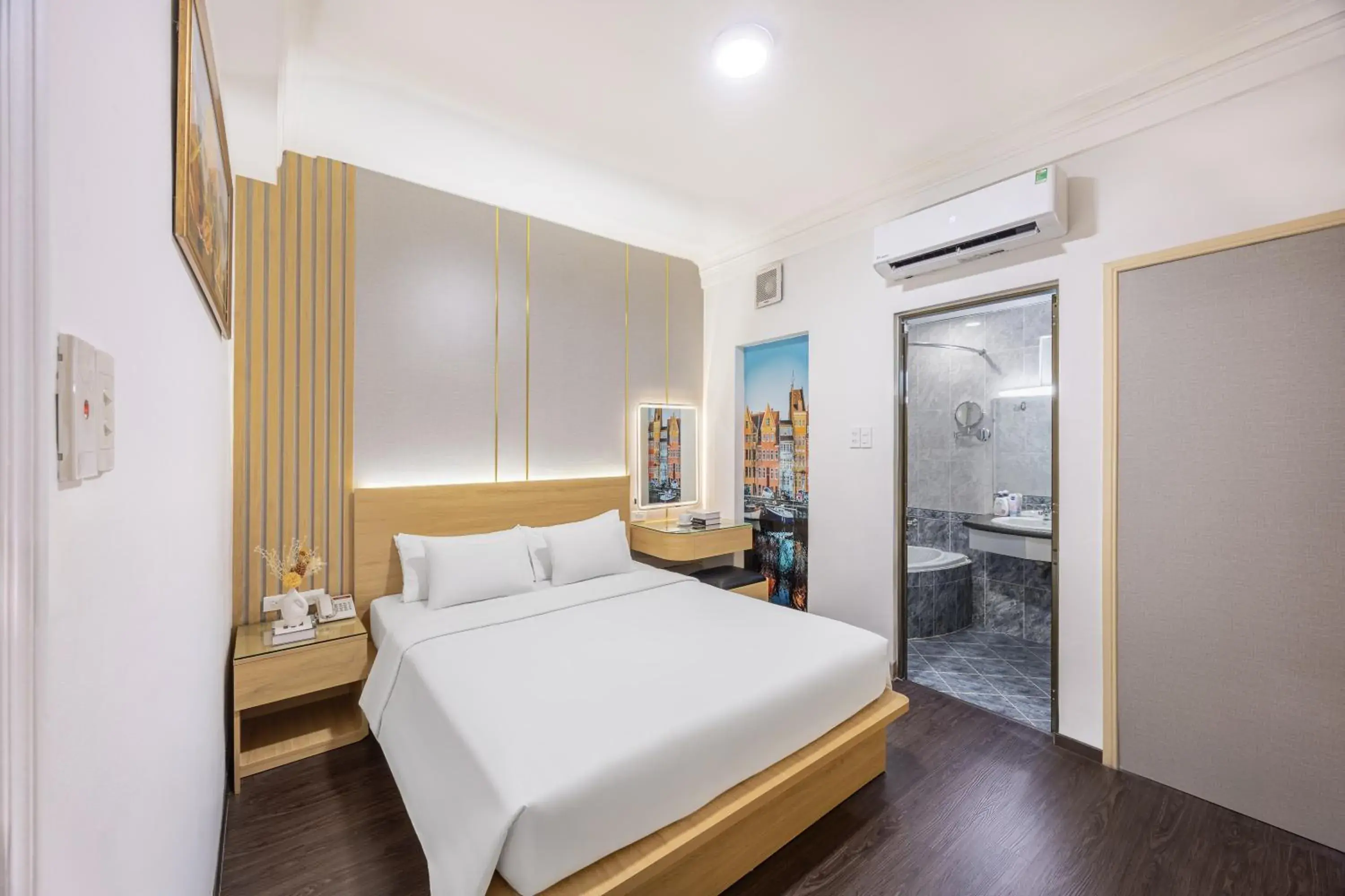 Superior Double Room in A25 Hotel - 22 Nguyễn Cư Trinh Superior Double Room in A25 Hotel - 22 Nguyễn Cư Trinh