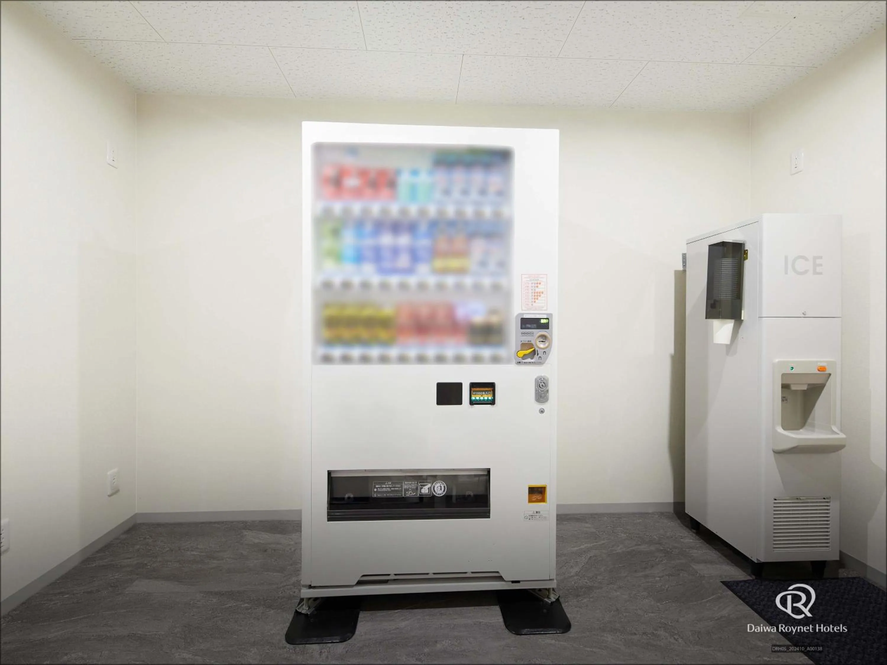 vending machine in Daiwa Roynet Hotel Osaka-Uehonmachi