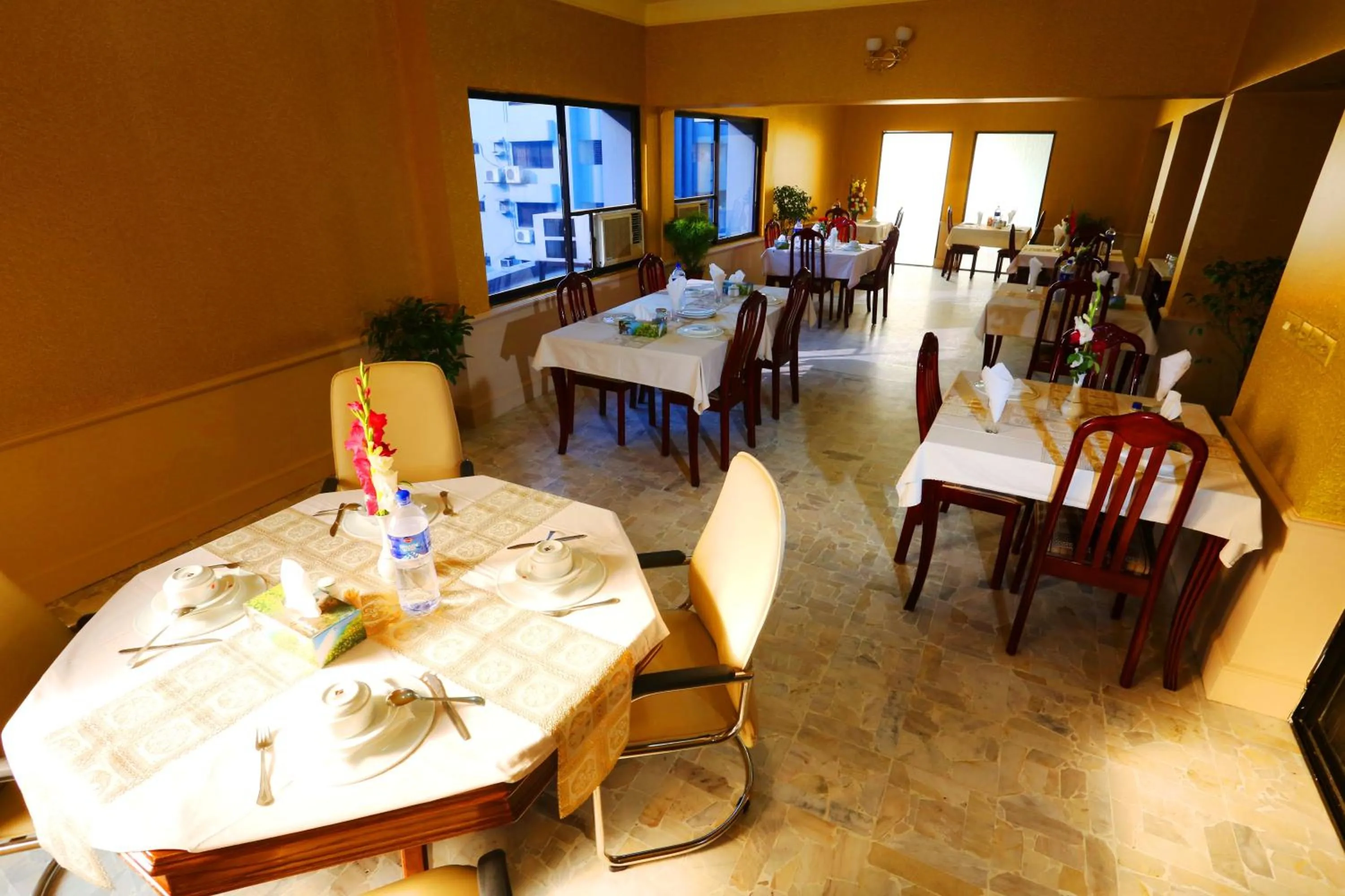 Restaurant/places to eat in Eastern House