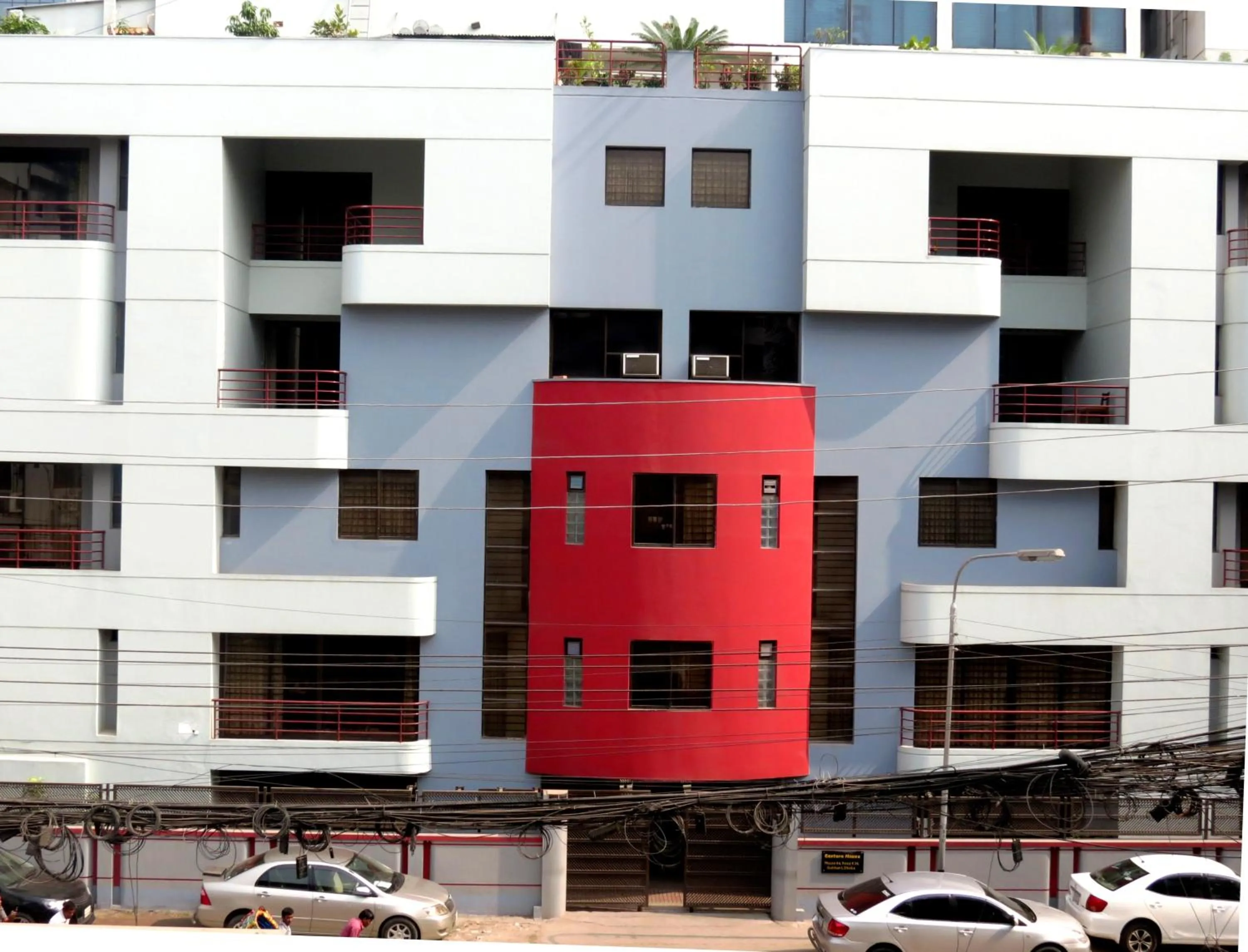 Facade/entrance in Eastern House