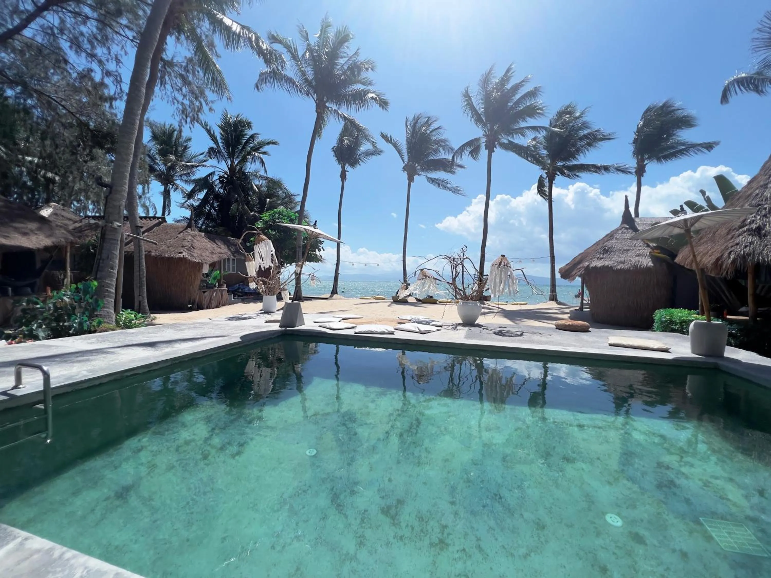 Swimming pool in Sea Love Beach Bar & Bungalows