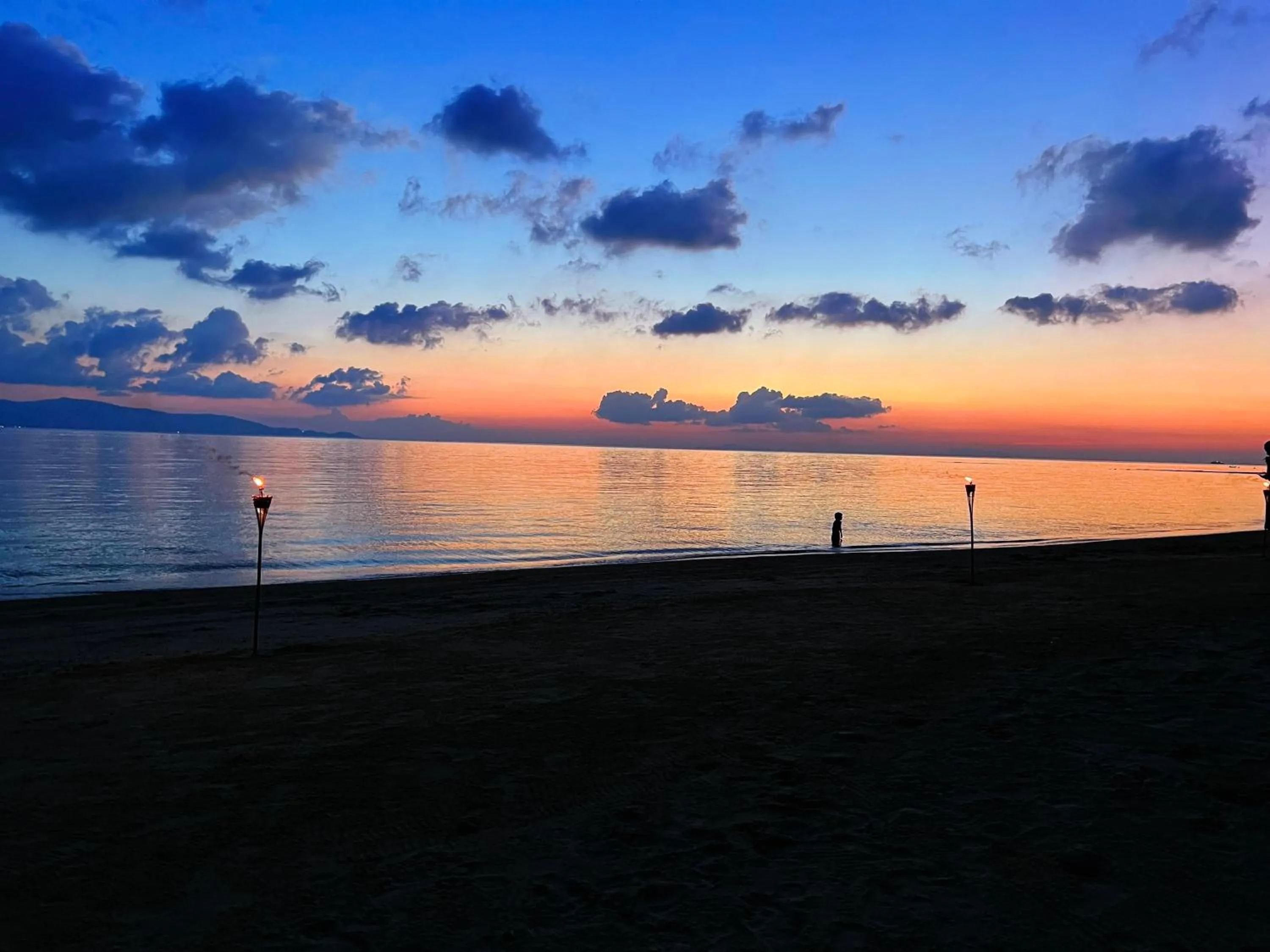 Sunset in Sea Love Beach Bar & Bungalows