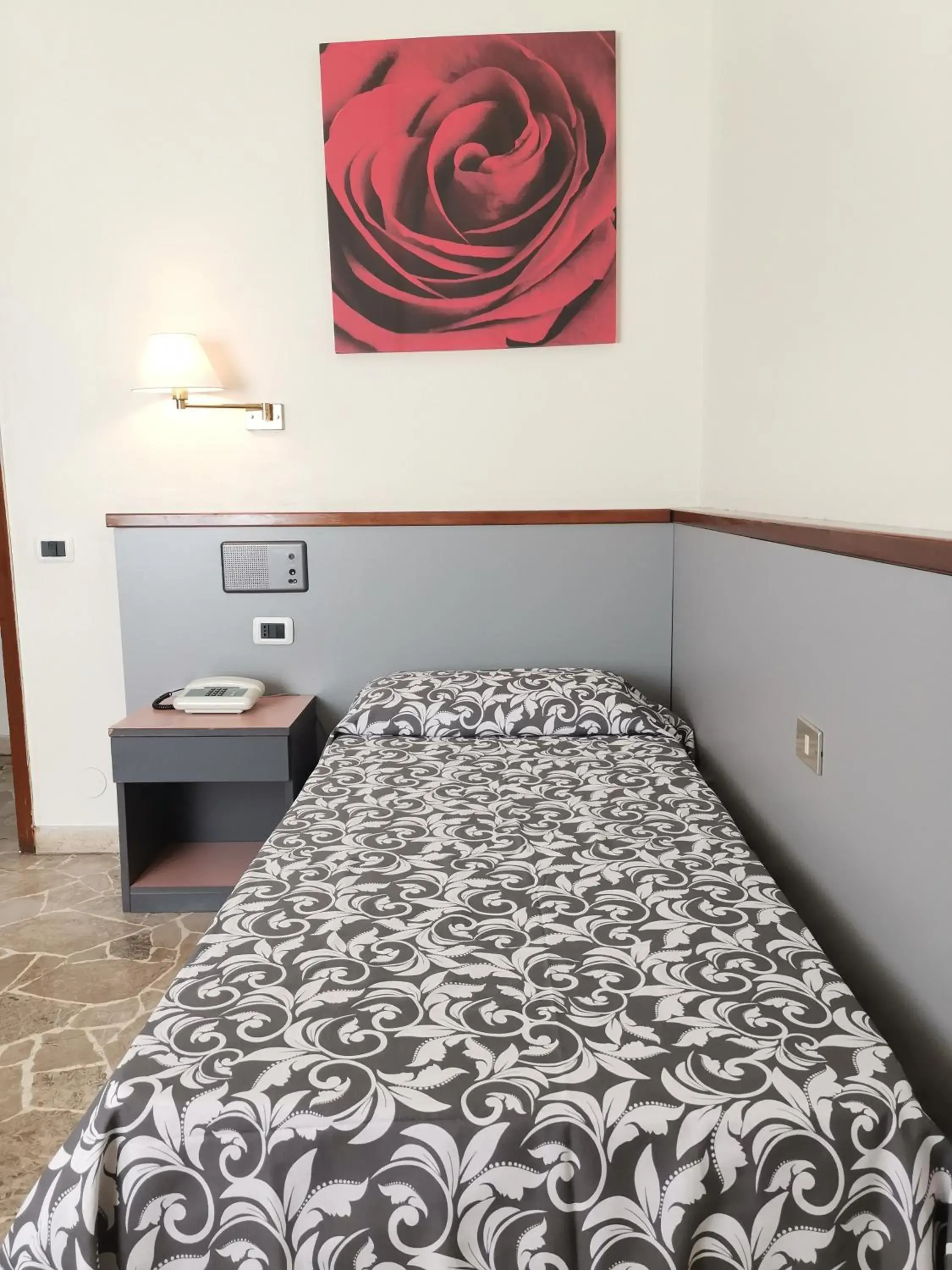 Single Room in H&L Hotel Single Room in H&L Hotel