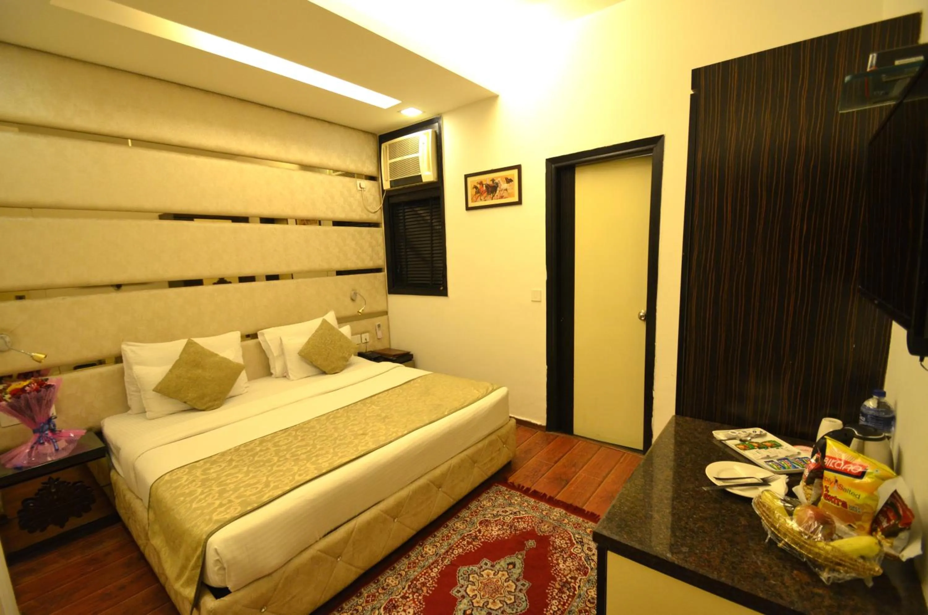 Bedroom, Bed in Hotel Metro View