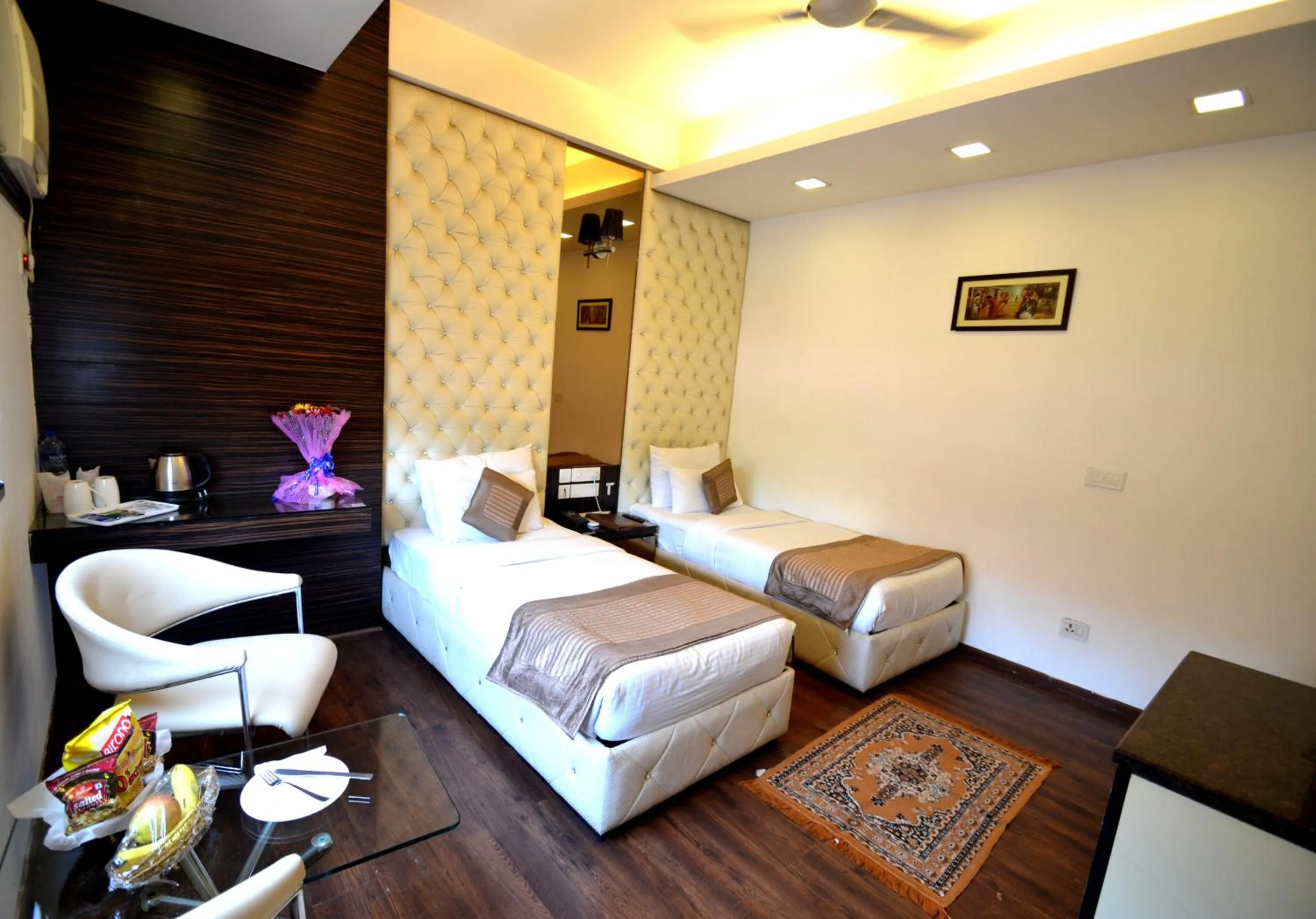 Bedroom, Bed in Hotel Metro View