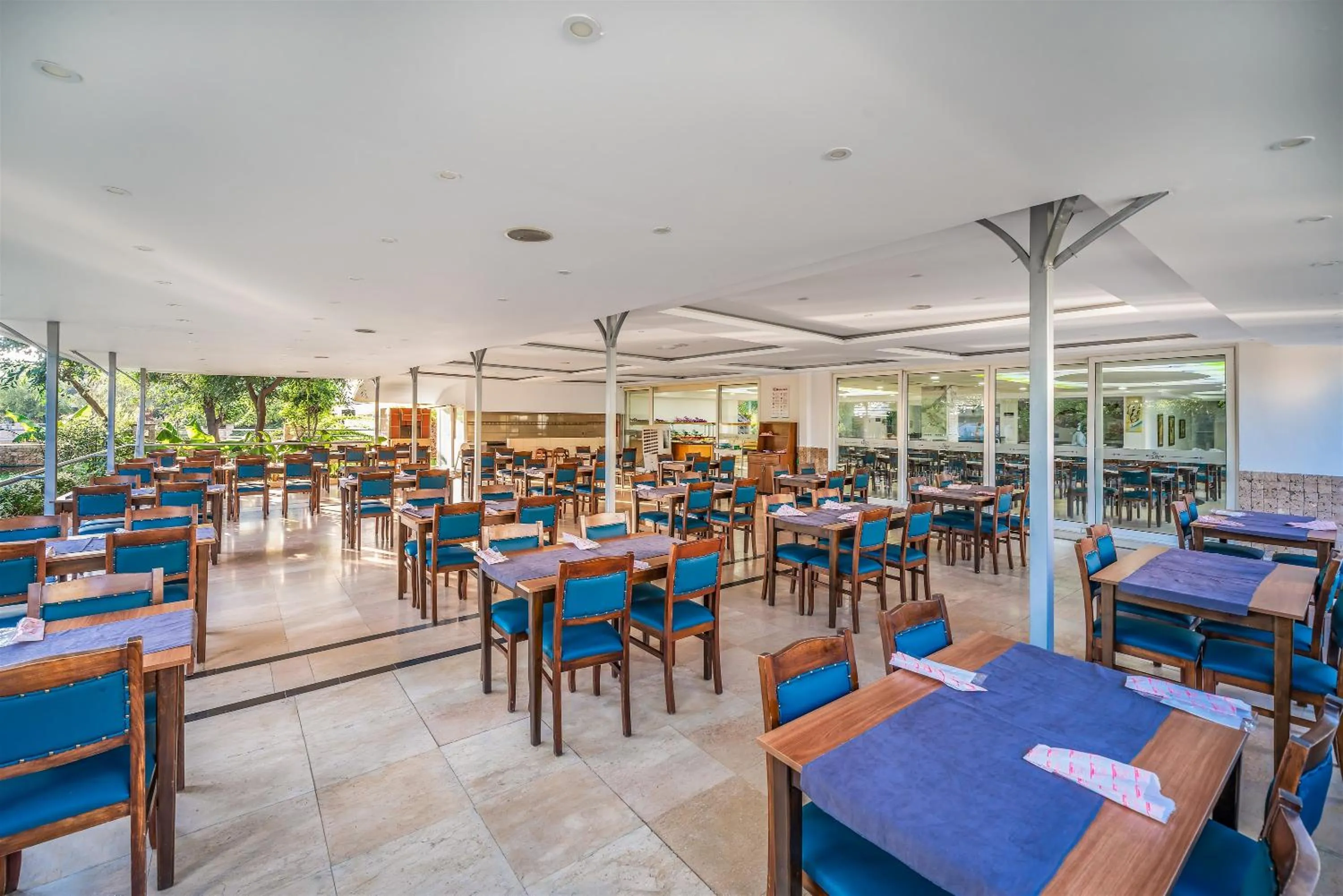 Restaurant/places to eat in Arsi Blue Beach Hotel