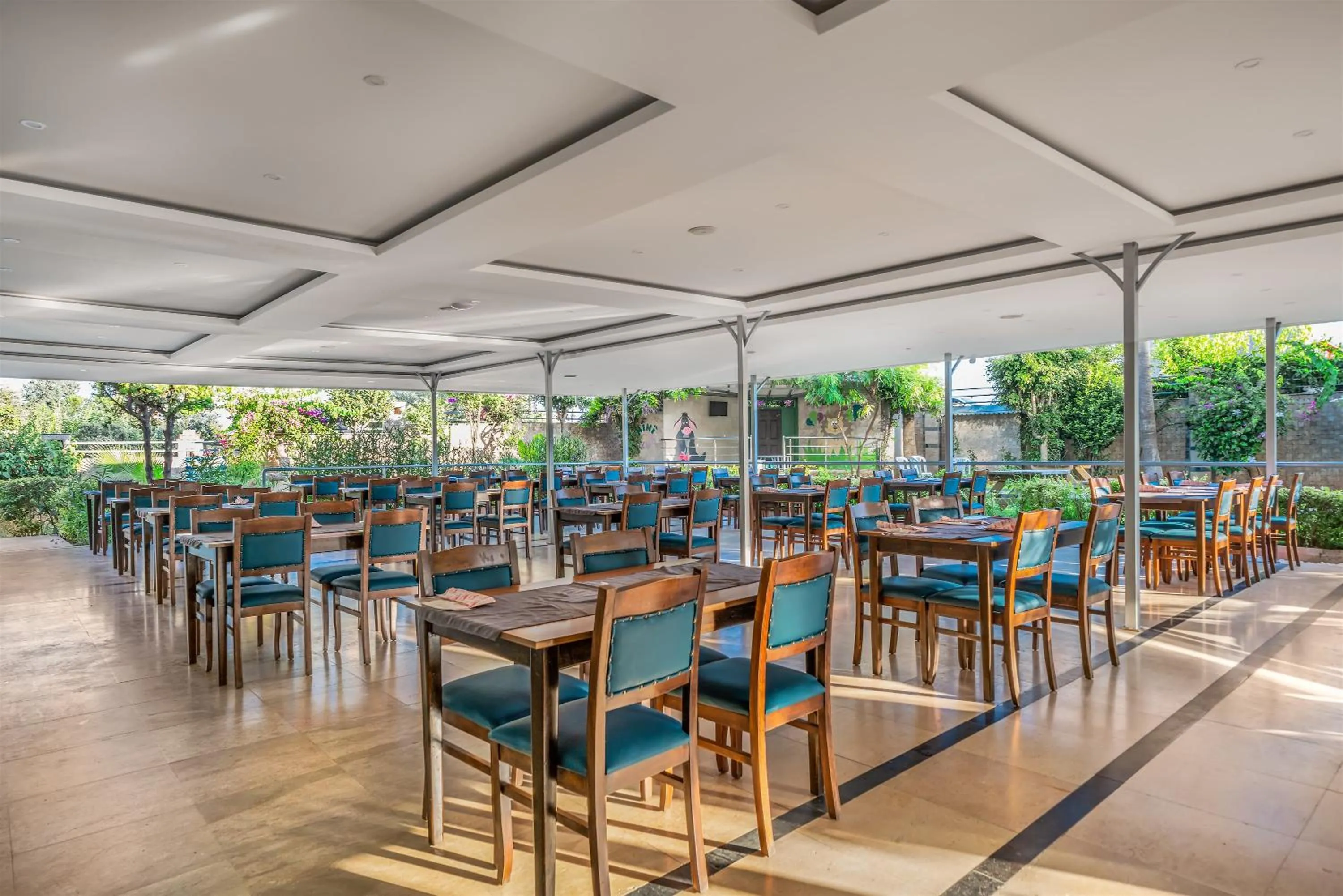 Restaurant/places to eat in Arsi Blue Beach Hotel