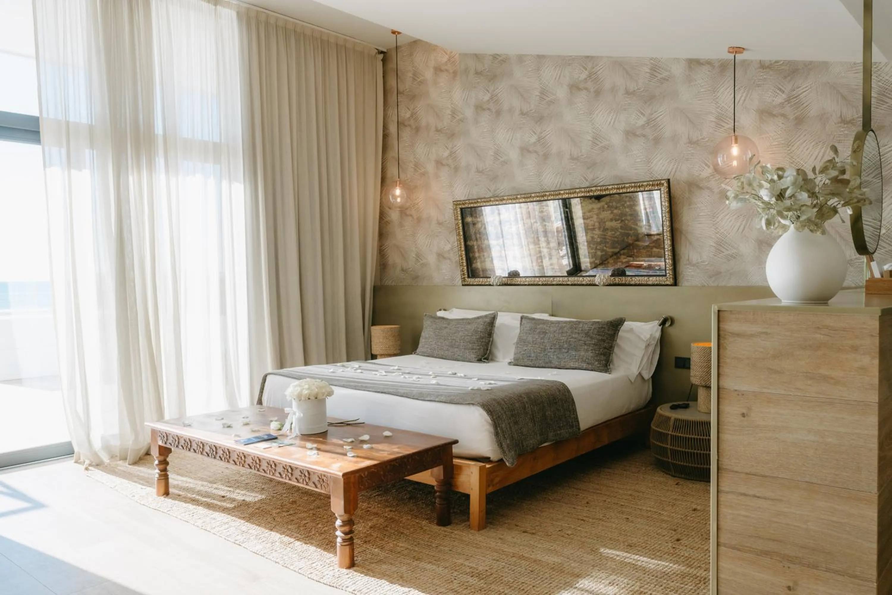 Photo of the whole room, Bed in Playa Grande by Tropical