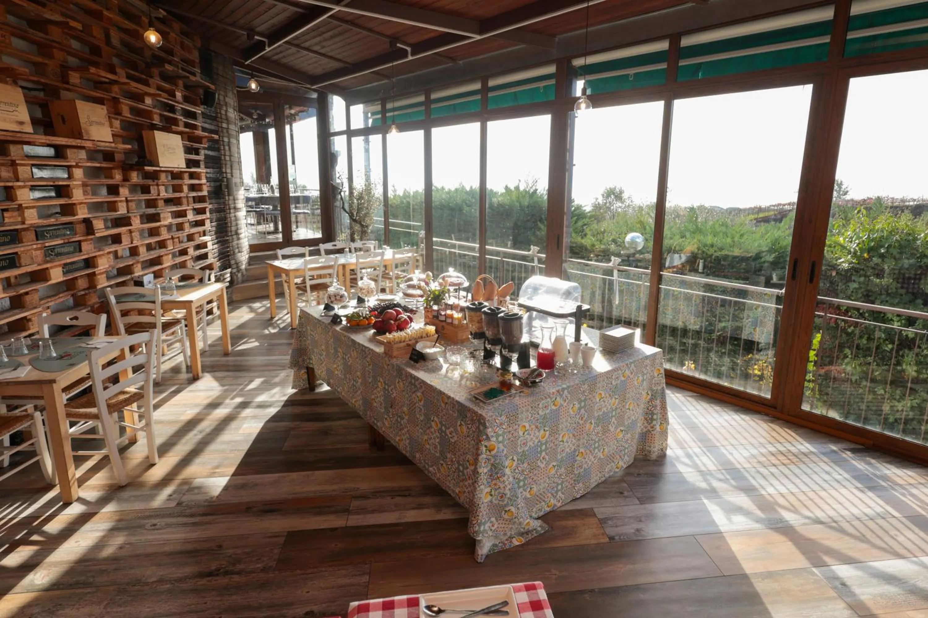 Restaurant/places to eat in Vesuvio Inn Bed & Wine Experience