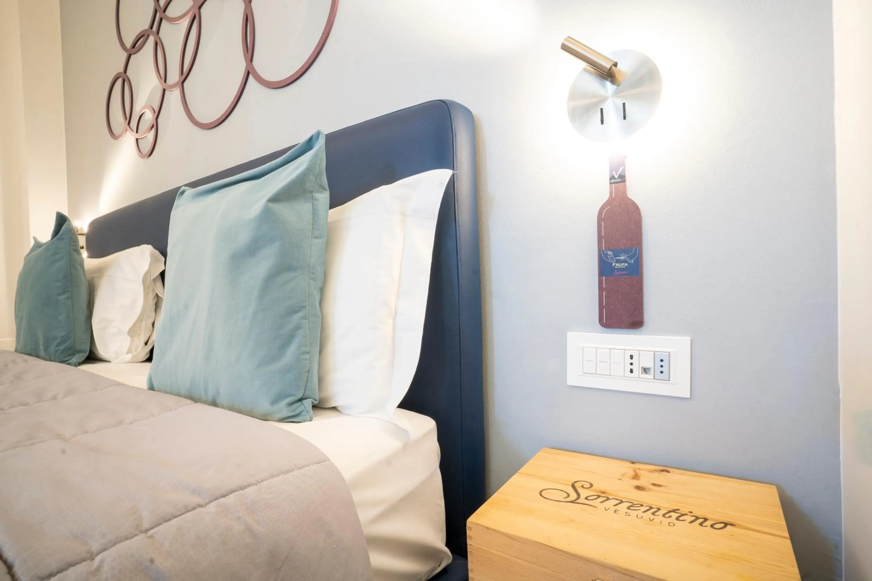 Bed in Vesuvio Inn Bed & Wine Experience