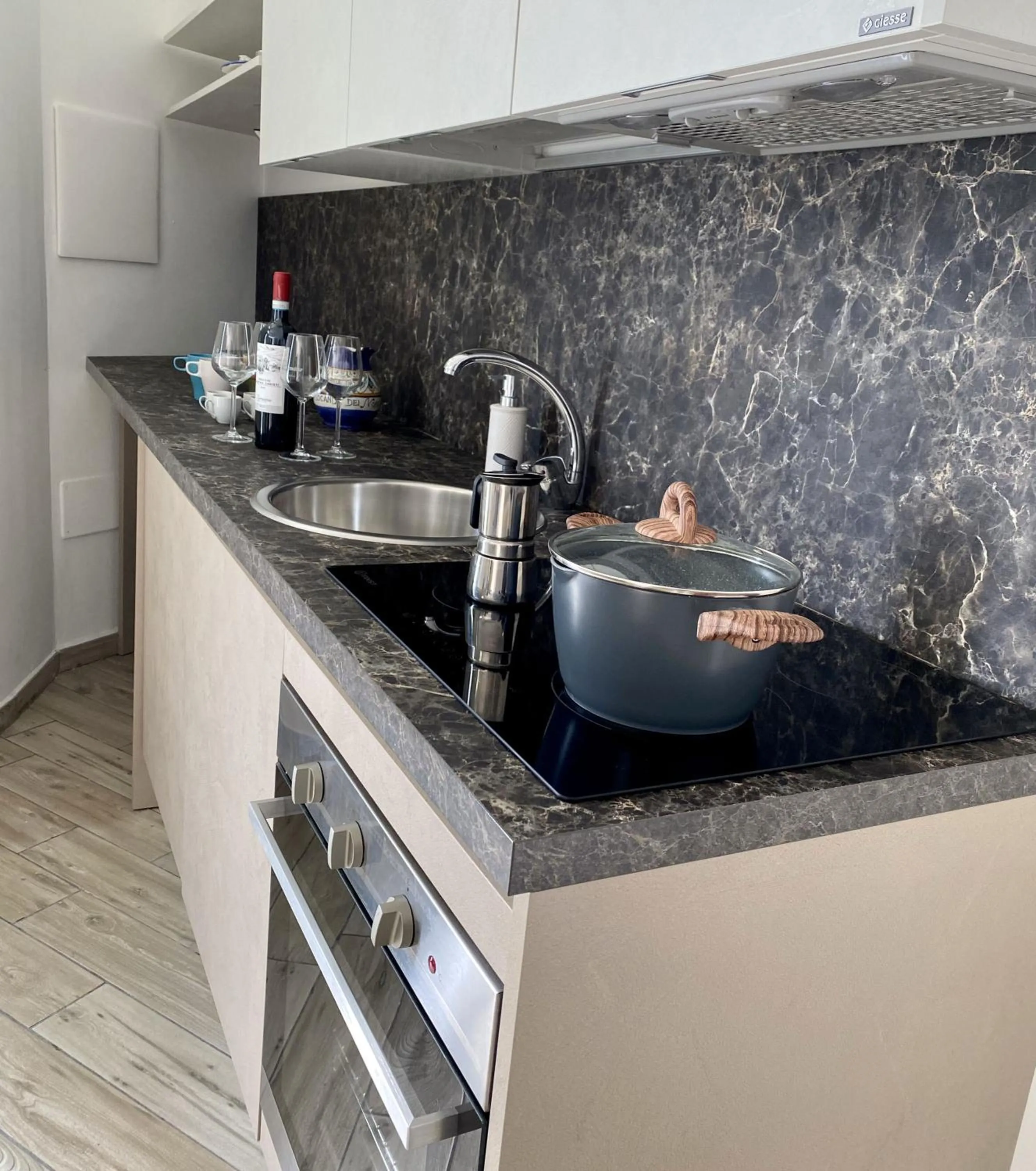 Kitchen or kitchenette in Vesuvio Inn Bed & Wine Experience