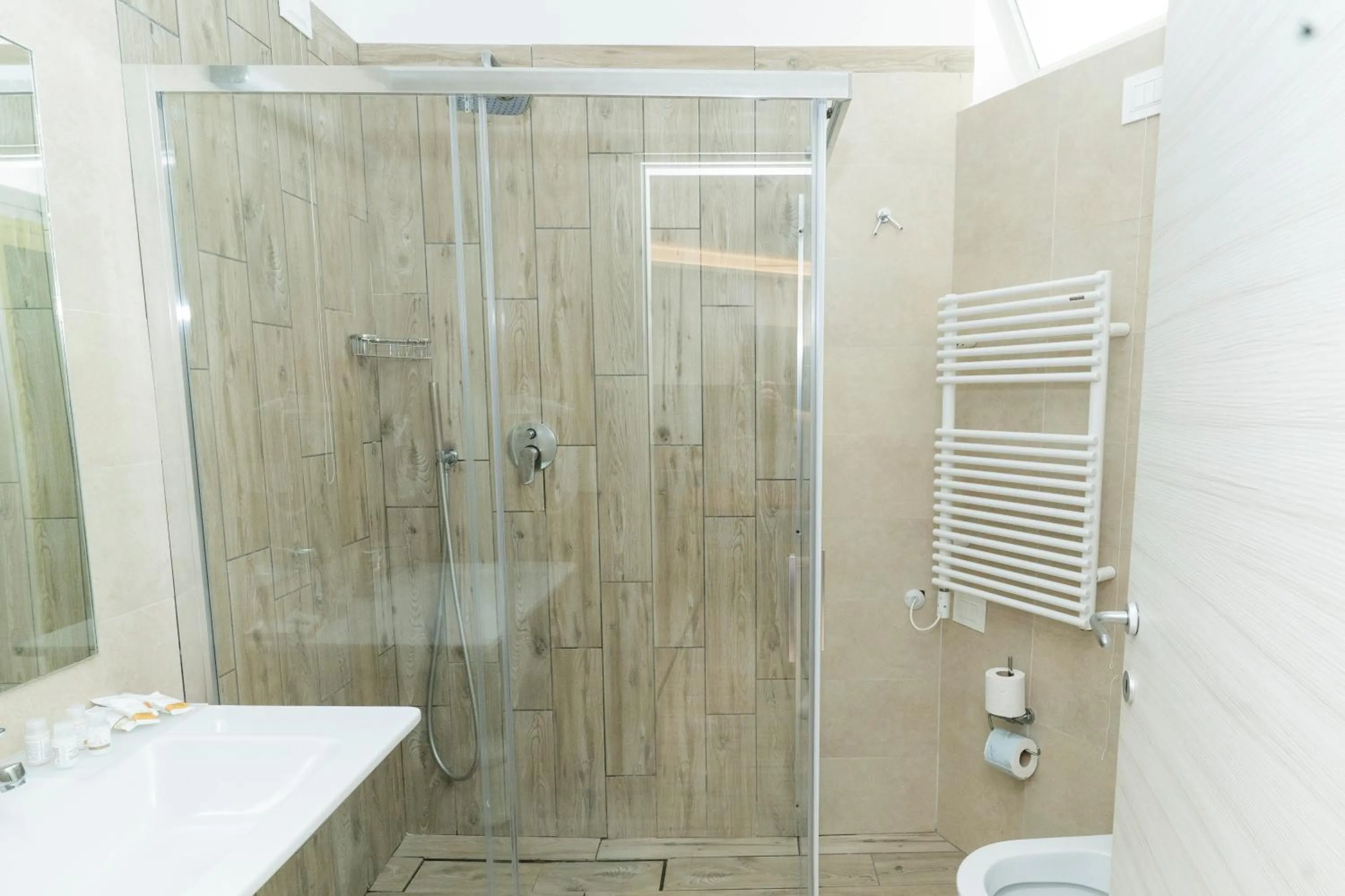 Shower in Vesuvio Inn Bed & Wine Experience