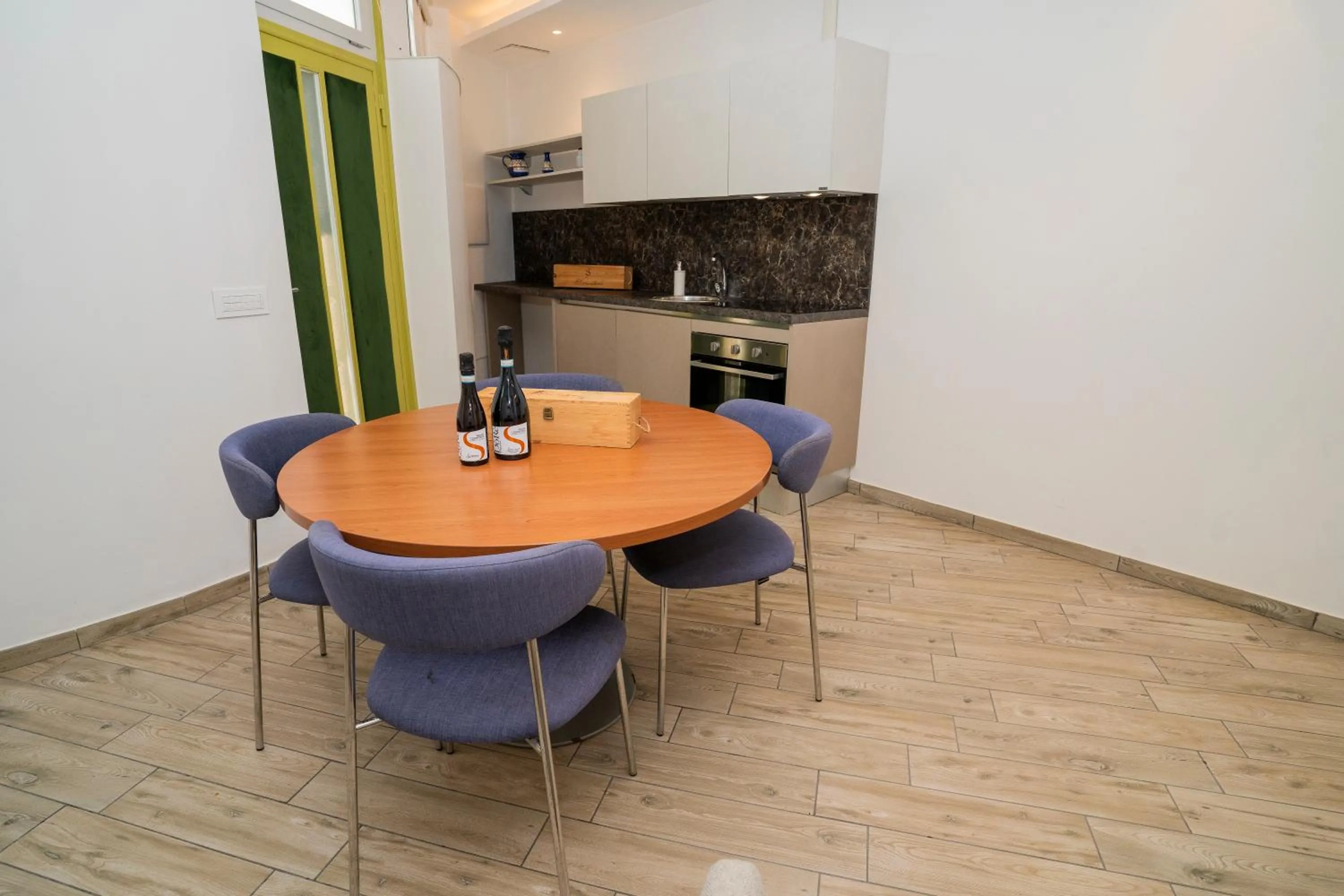 Kitchen or kitchenette in Vesuvio Inn Bed & Wine Experience