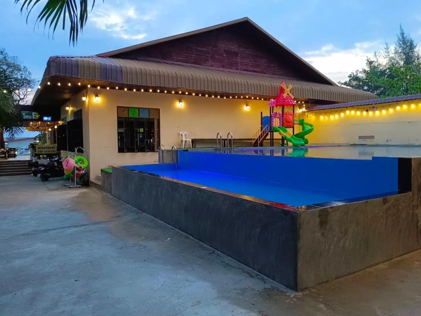 Swimming pool in Pooma Resort