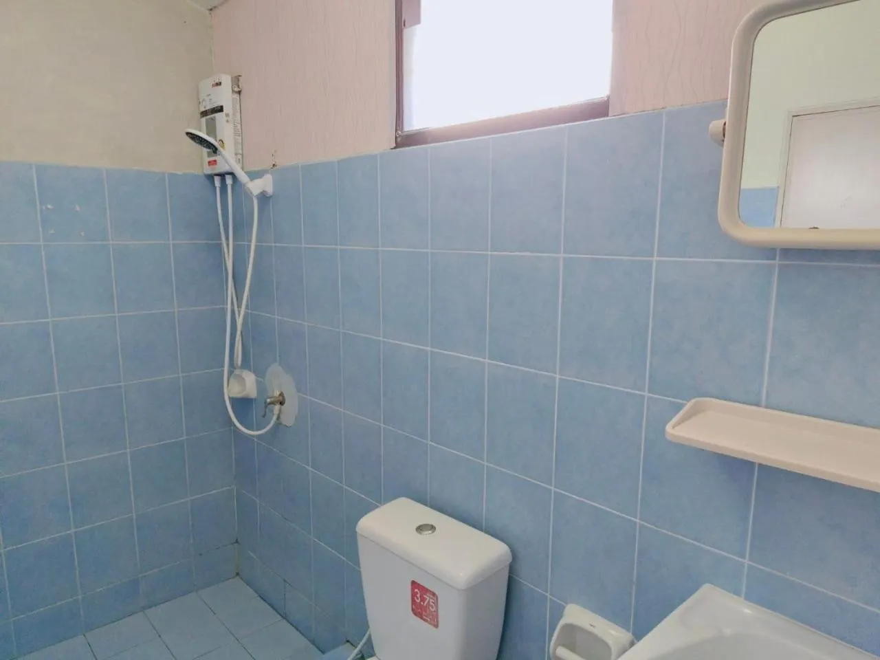 Shower in Pooma Resort