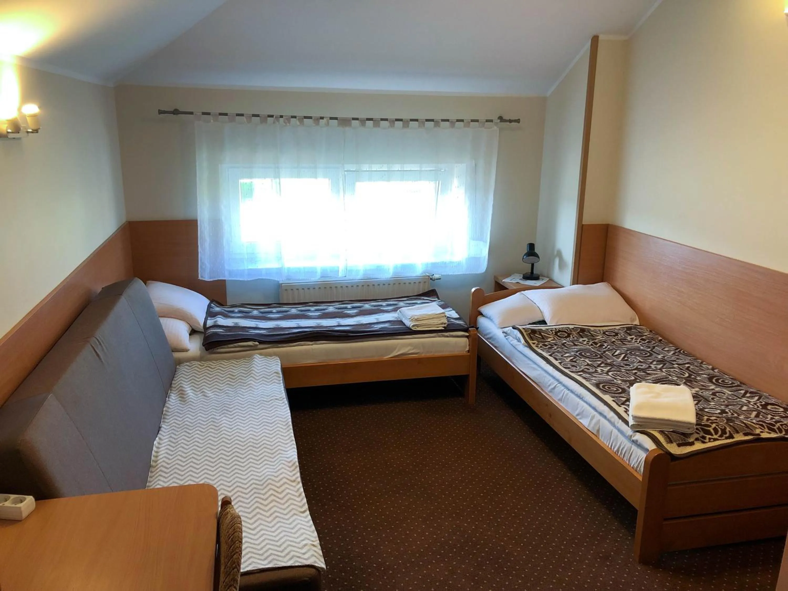 Photo of the whole room, Bed in Motel Orion