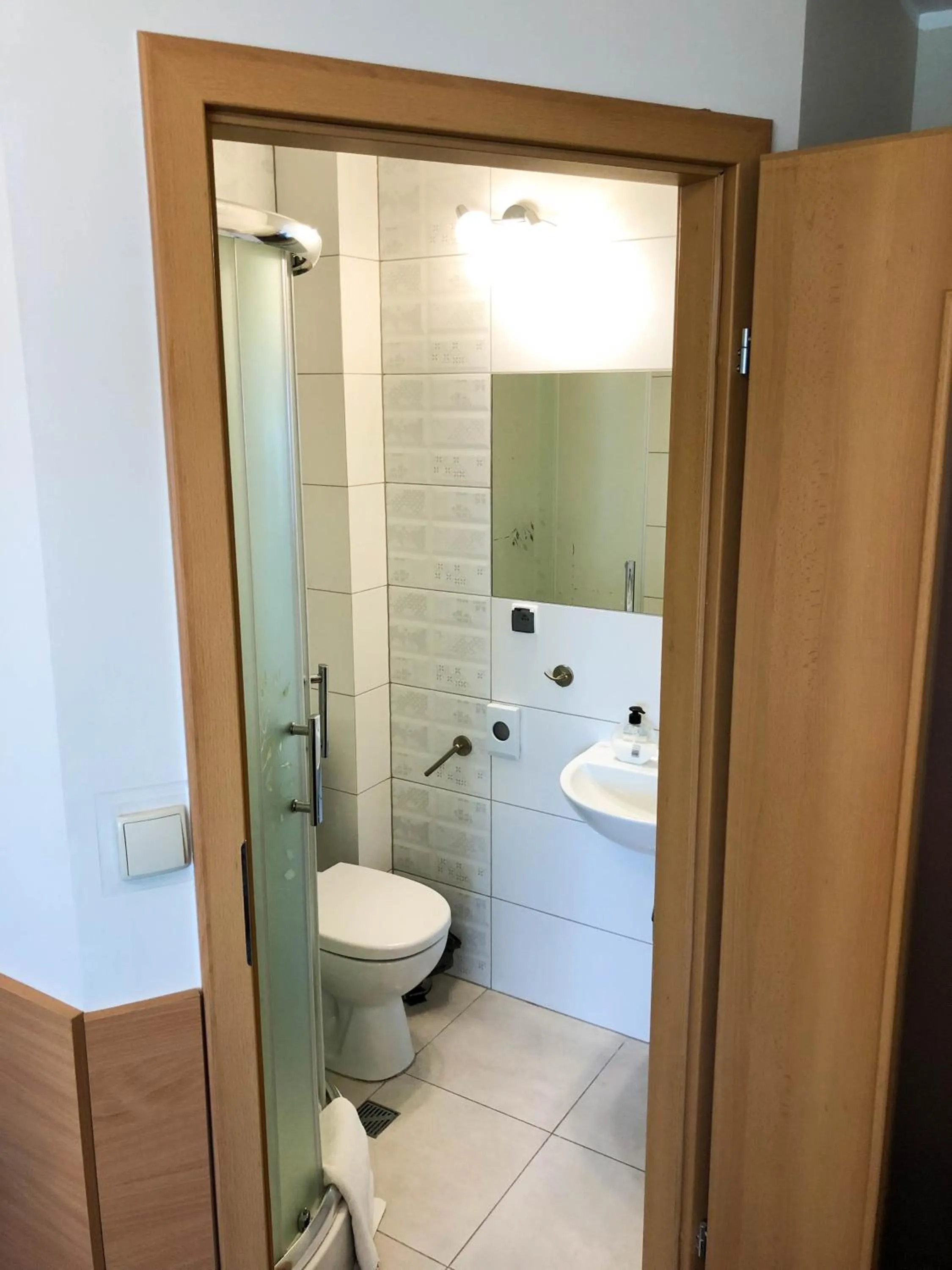 Shower in Motel Orion