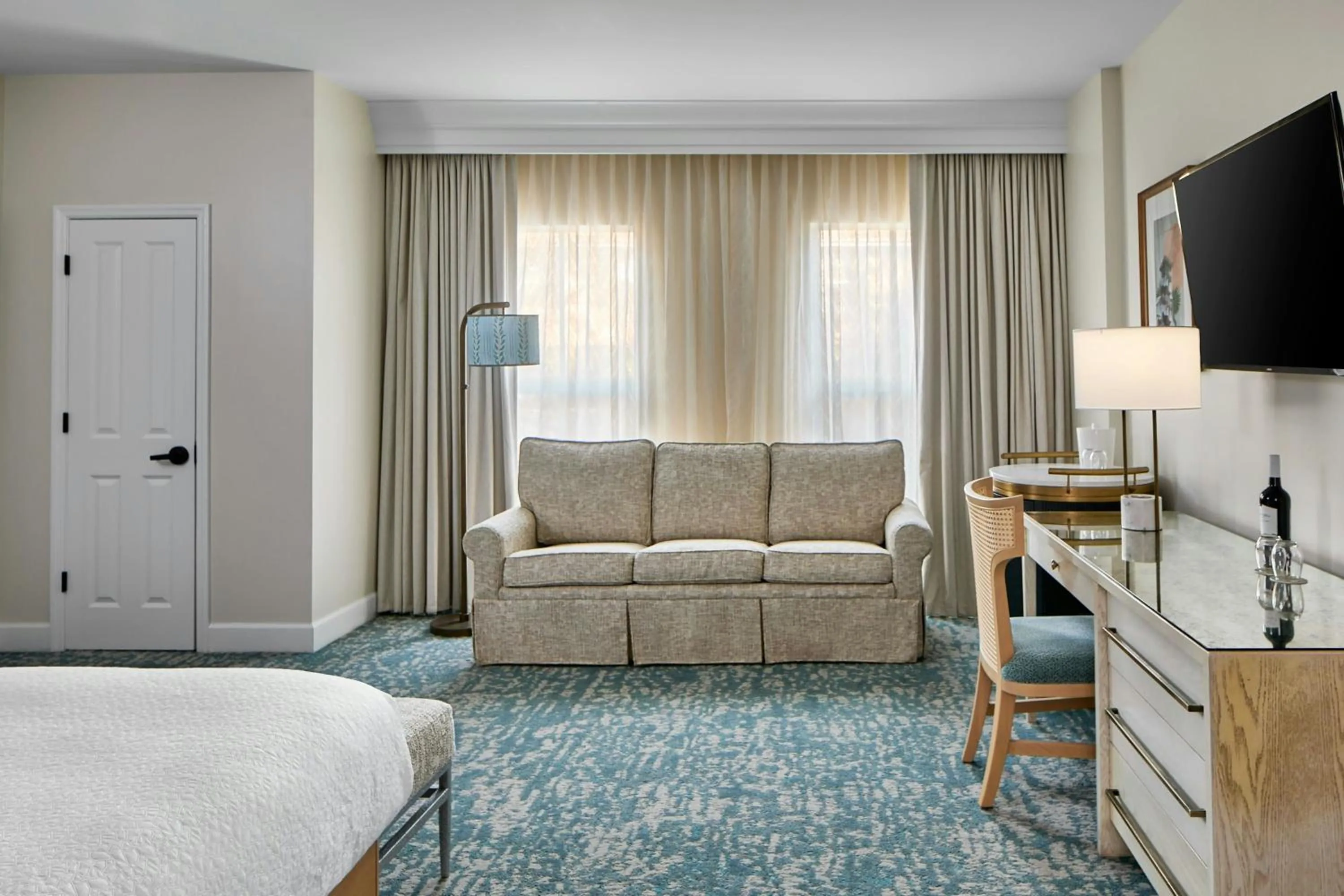 Photo of the whole room, Bed in The Inn at Celebration, Autograph Collection